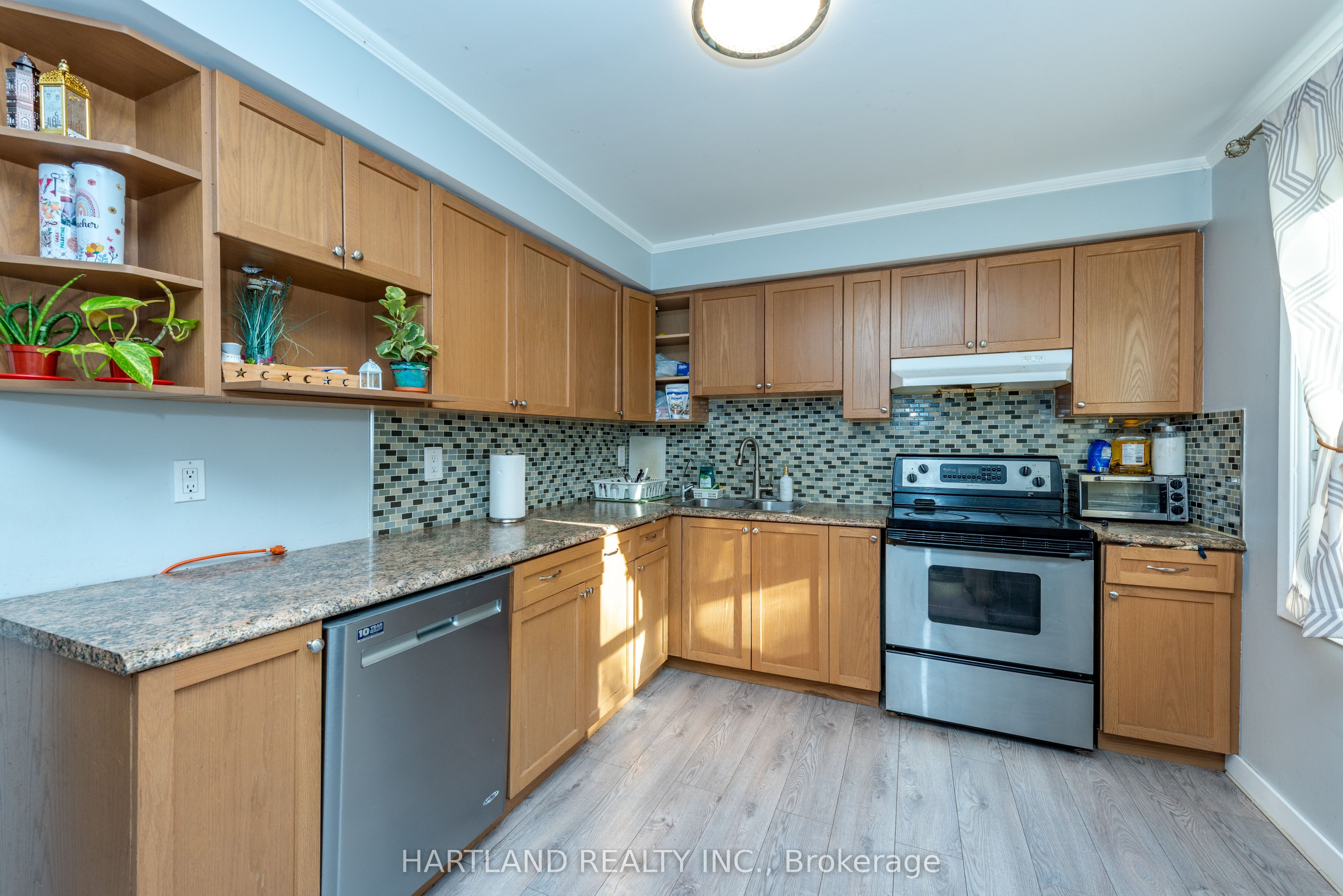 405 Hyacinthe Boulevard 50 Property Photo 14