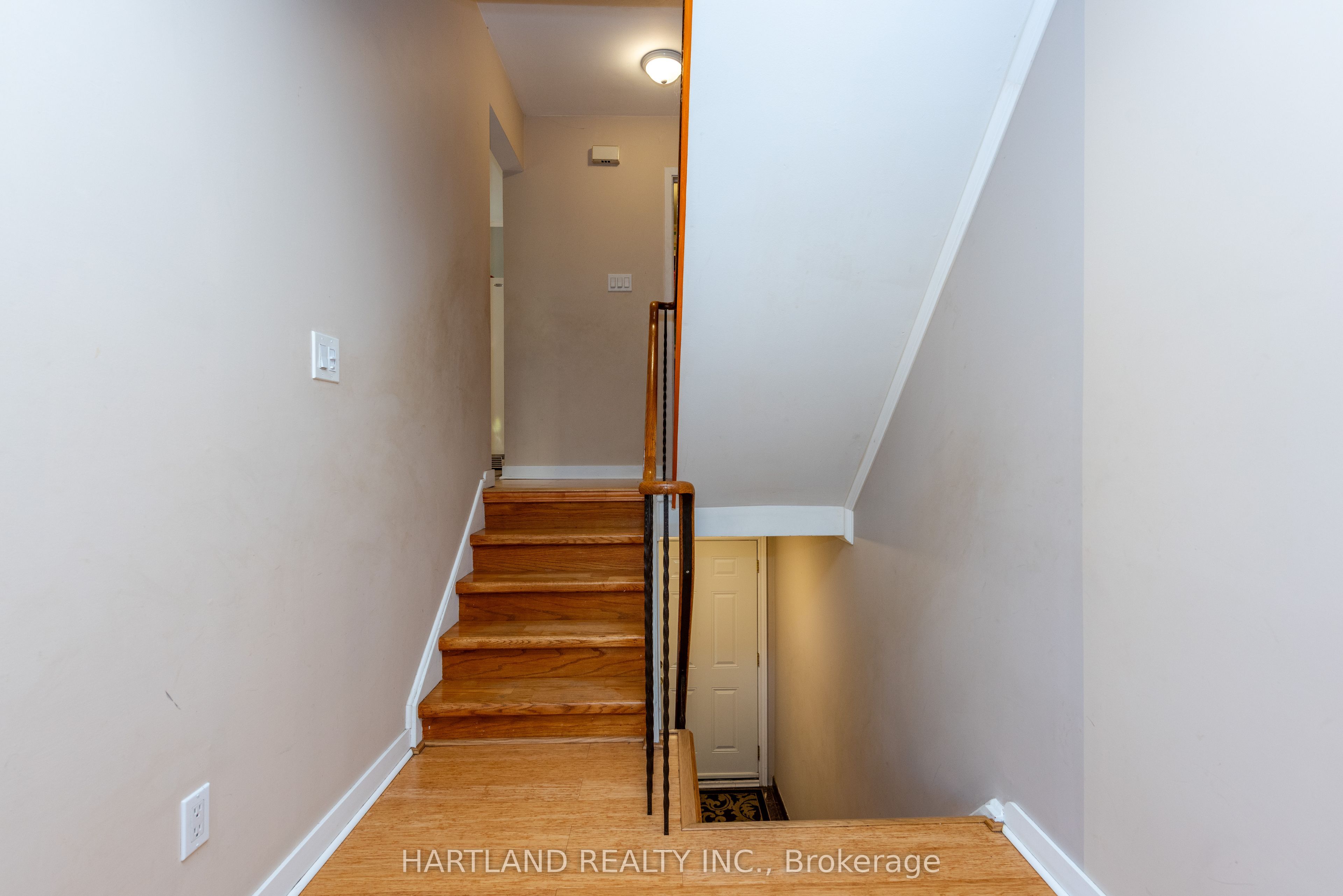 405 Hyacinthe Boulevard 50 Property Photo 16
