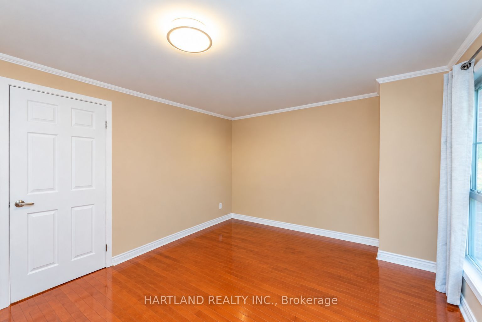 405 Hyacinthe Boulevard 50 Property Photo 18