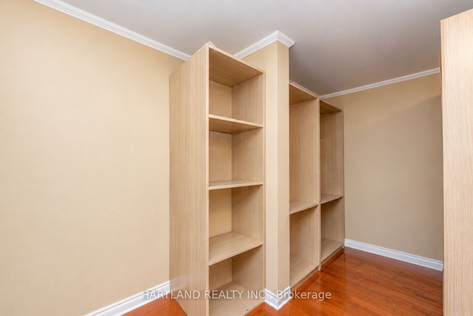 405 Hyacinthe Boulevard 50 Property Photo 19