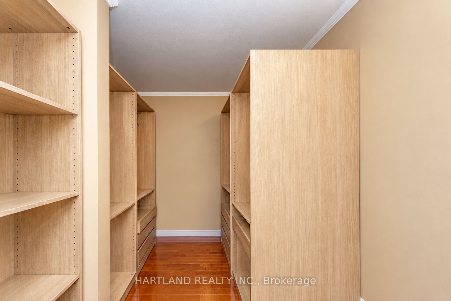 405 Hyacinthe Boulevard 50 Property Photo 20