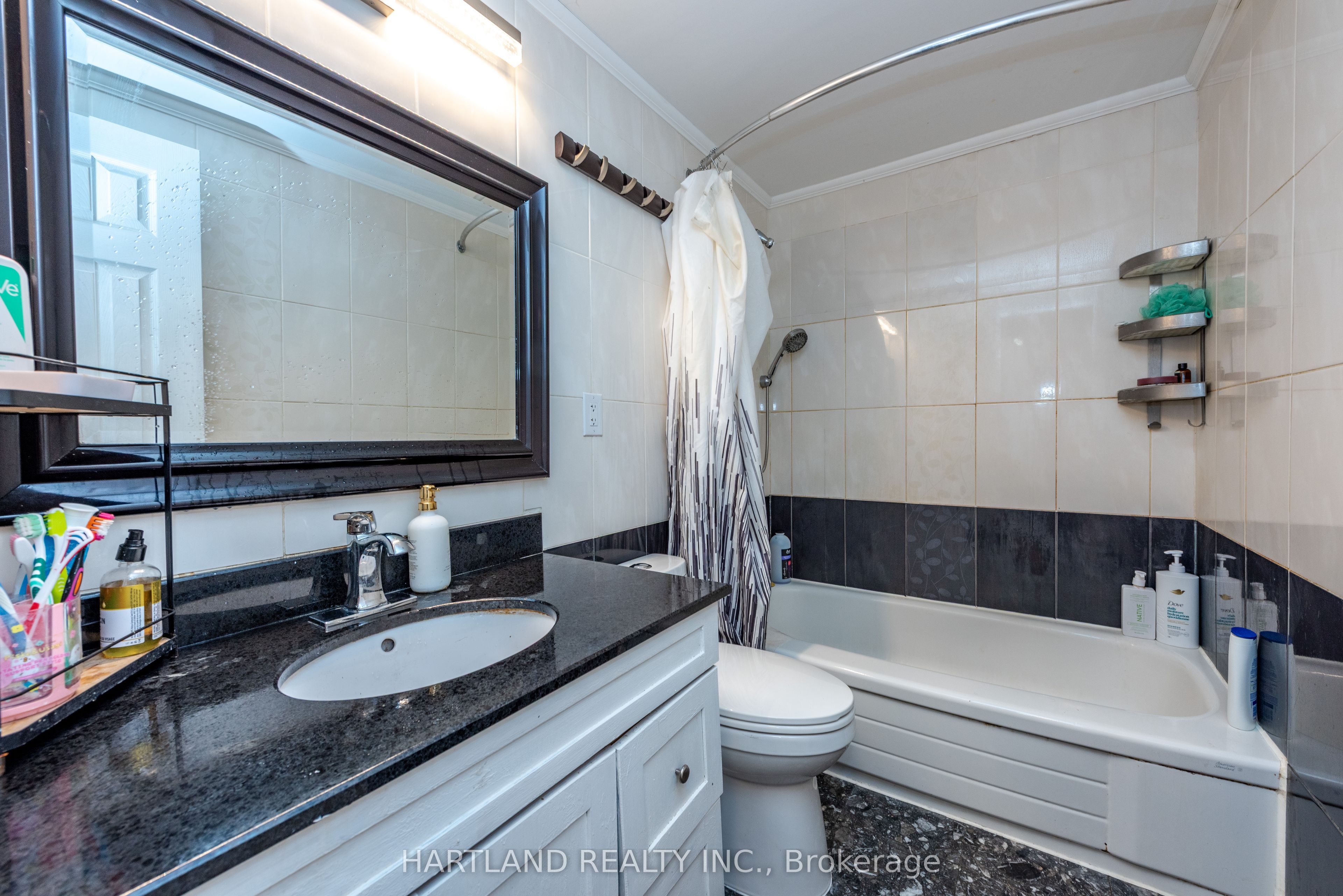 405 Hyacinthe Boulevard 50 Property Photo 27