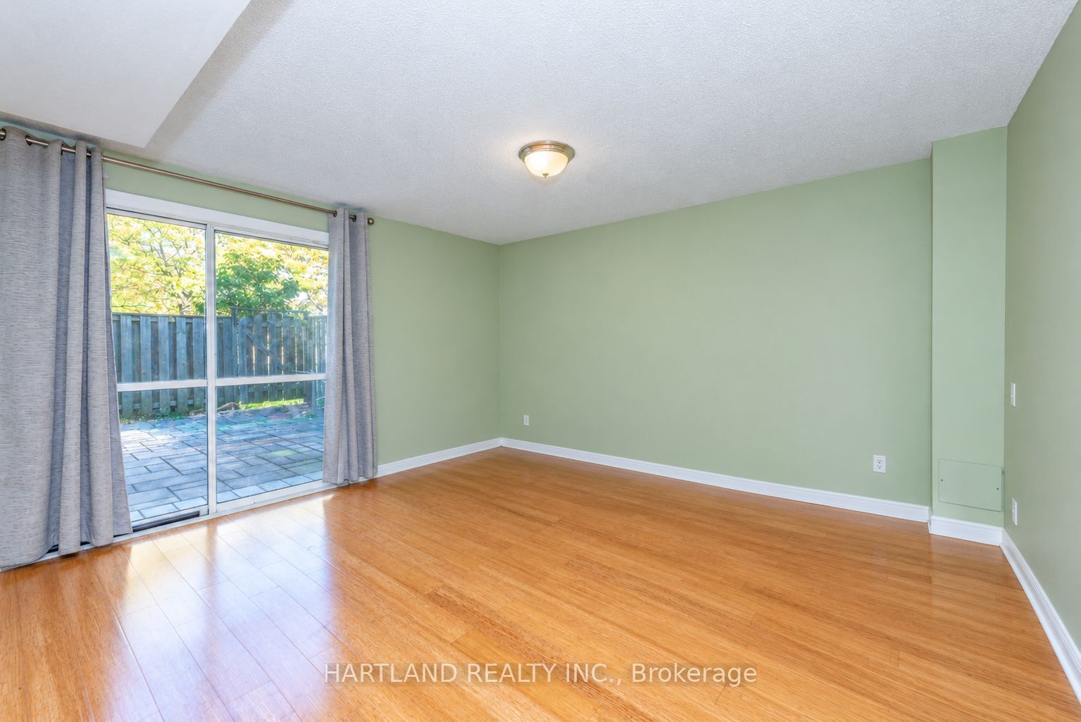 405 Hyacinthe Boulevard 50 Property Photo 28