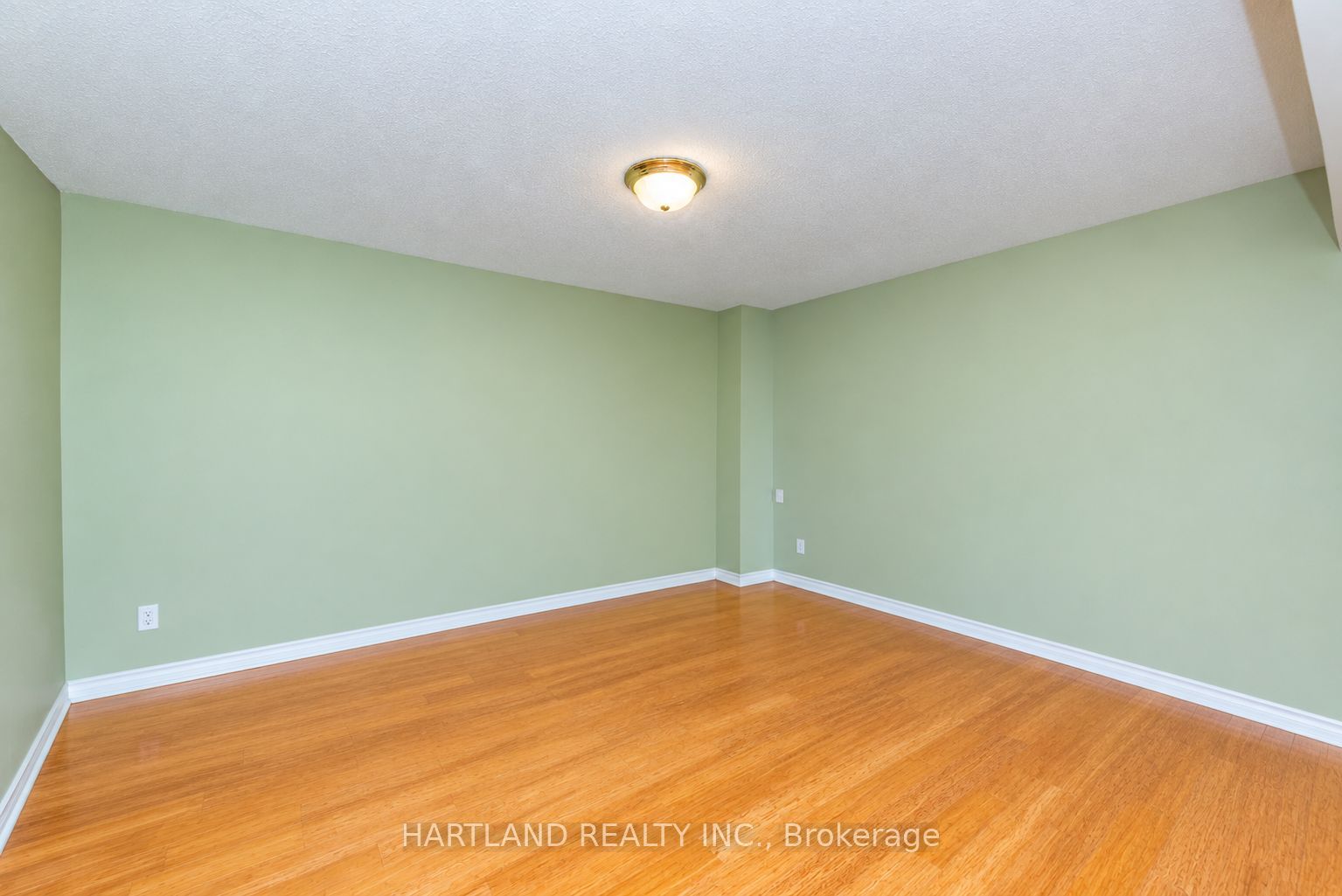 405 Hyacinthe Boulevard 50 Property Photo 29