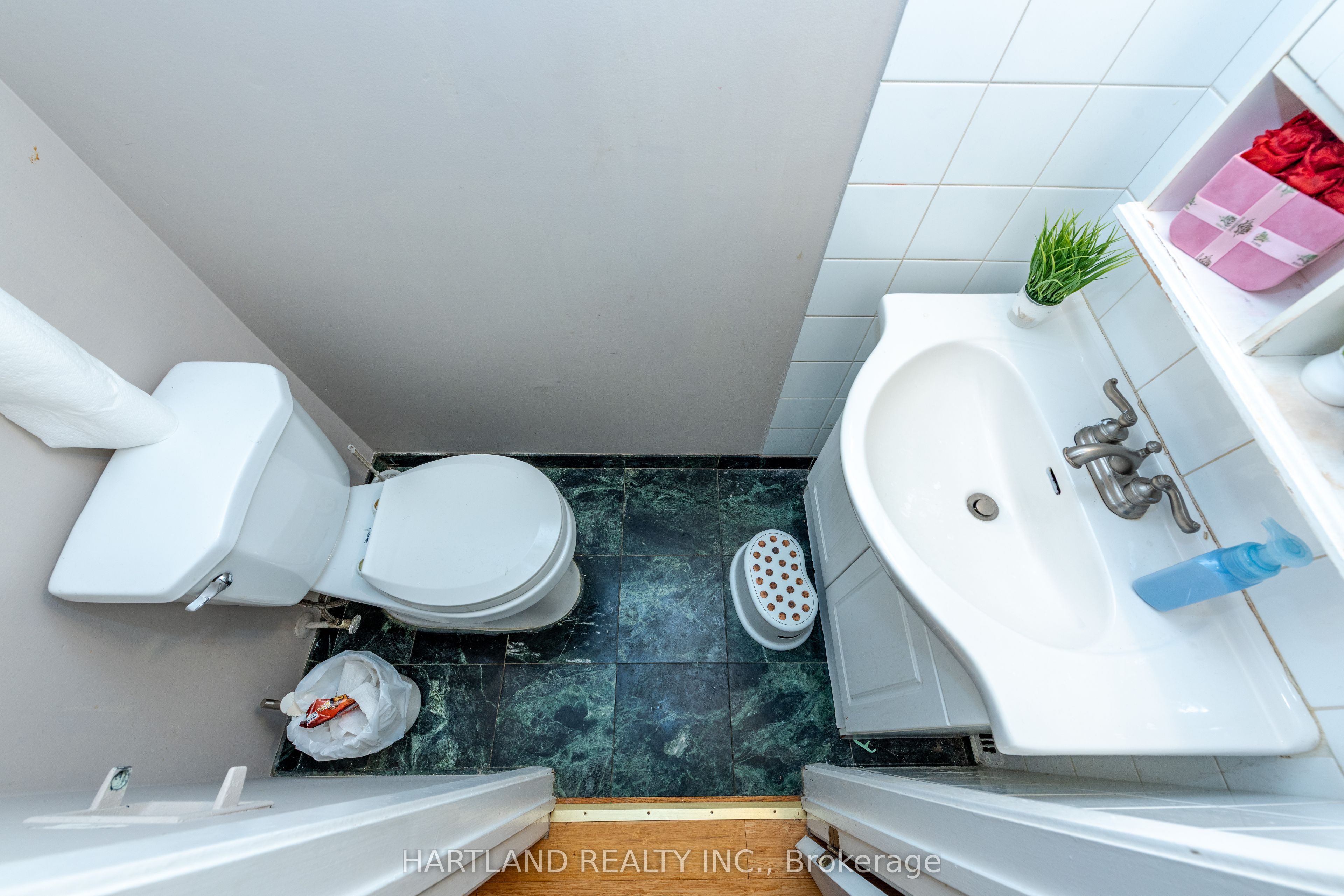 405 Hyacinthe Boulevard 50 Property Photo 30
