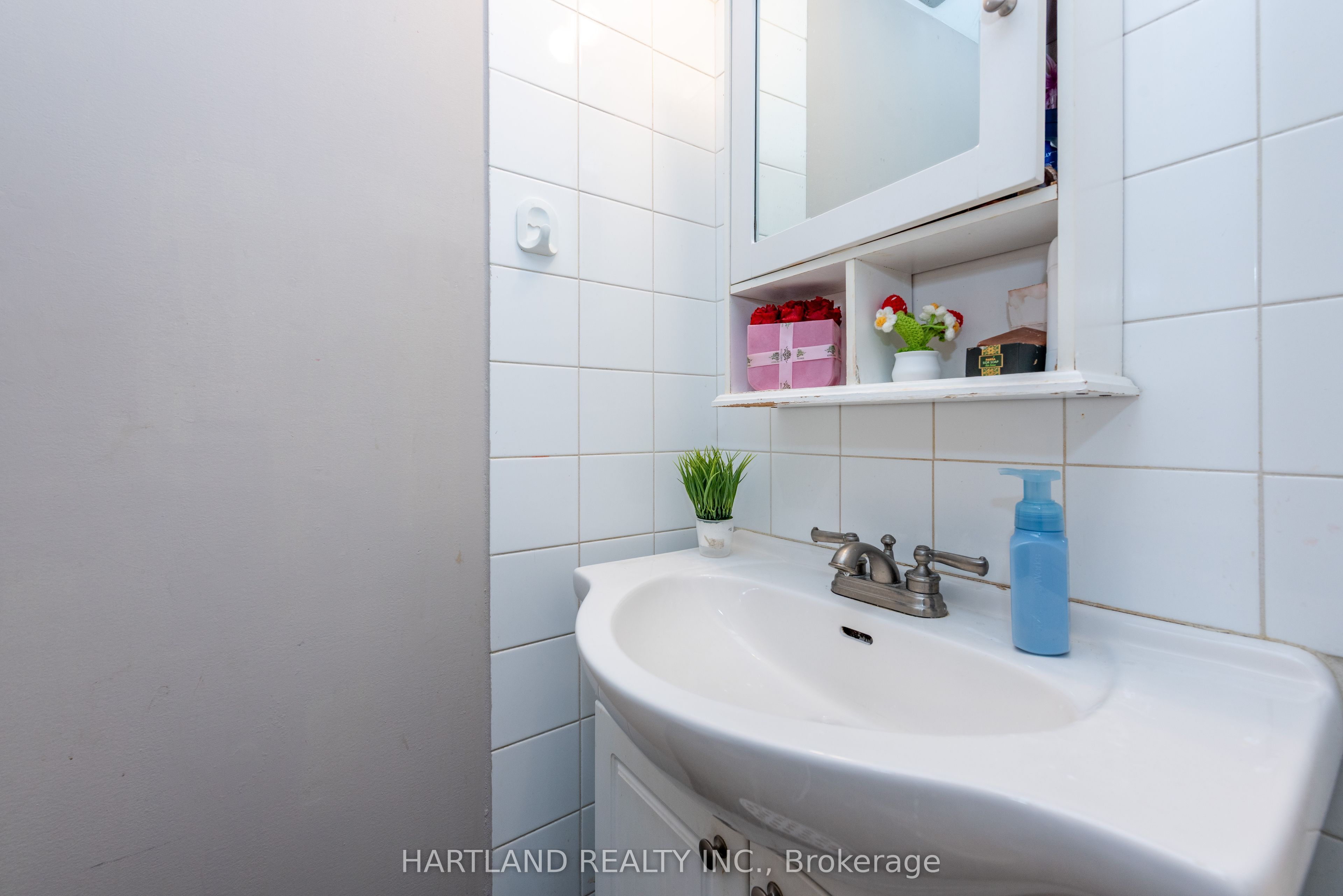405 Hyacinthe Boulevard 50 Property Photo 31
