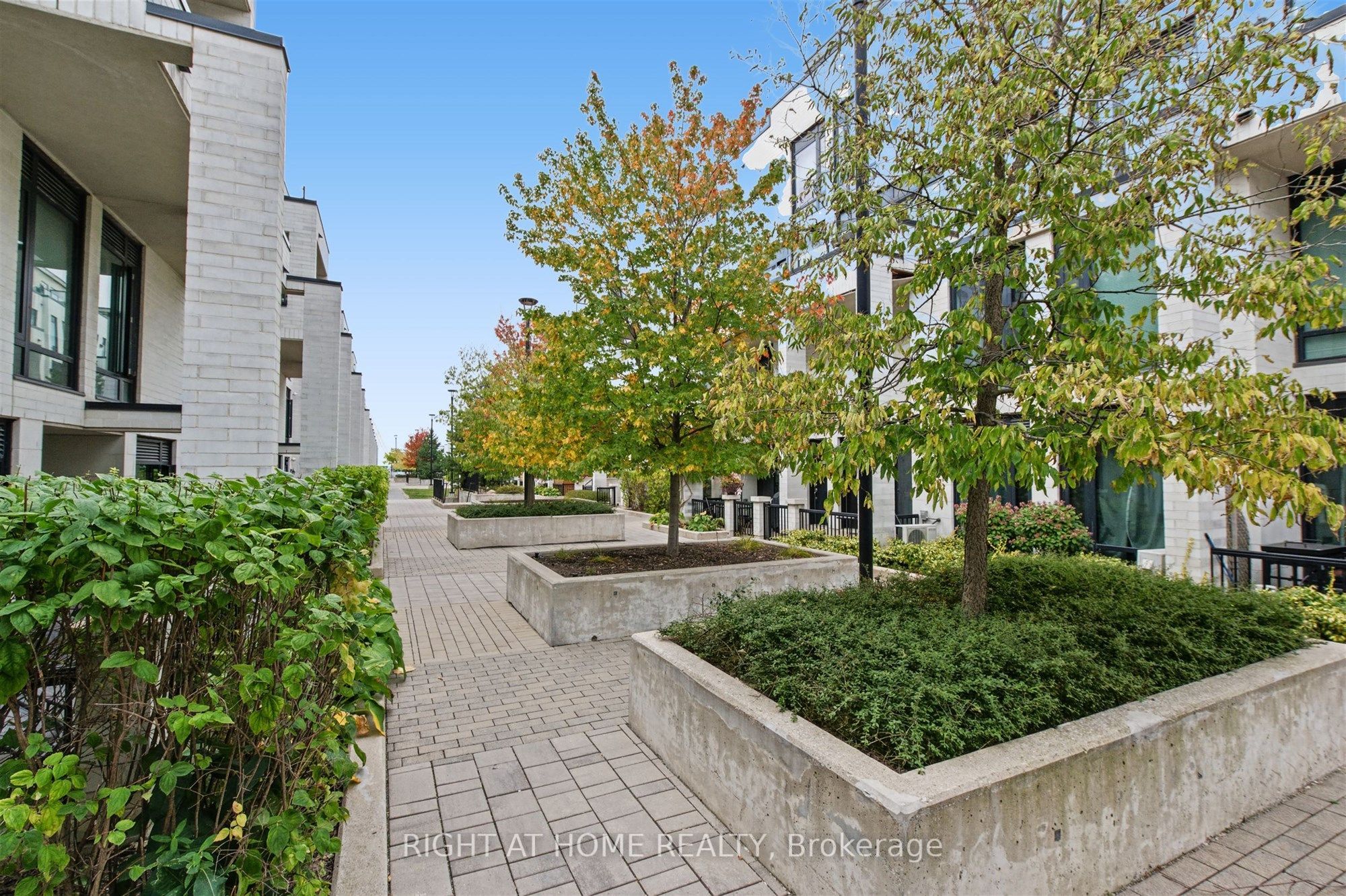 130 Widdicombe Hill Boulevard 416 Property Photo 3