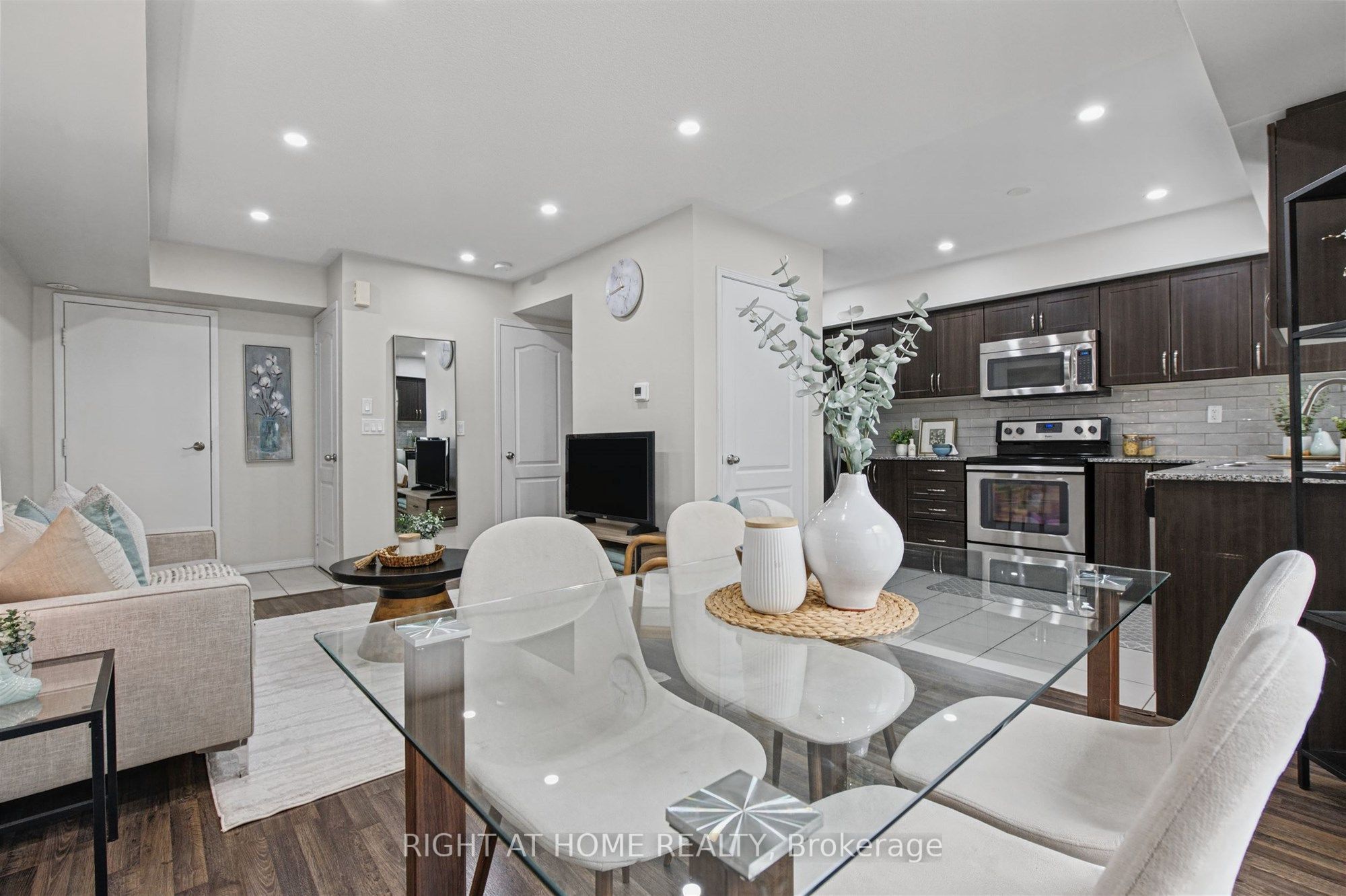 130 Widdicombe Hill Boulevard 416 Property Photo 12