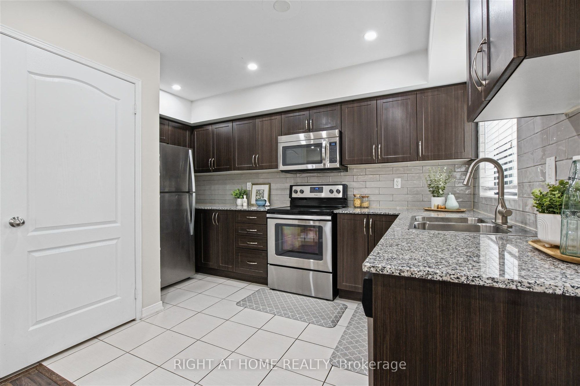 130 Widdicombe Hill Boulevard 416 Property Photo 17