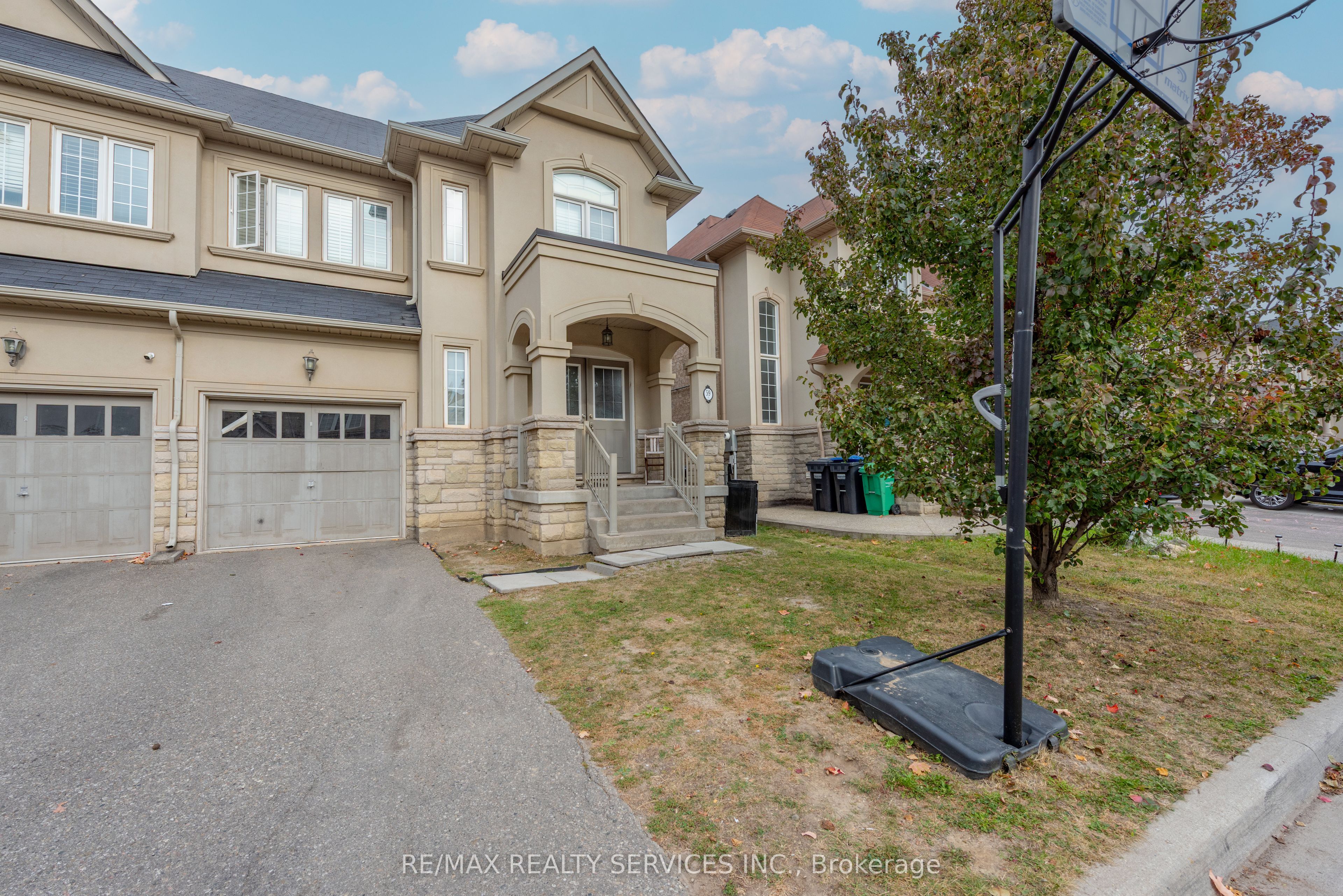 59 Beachville Circle Property Photo 3