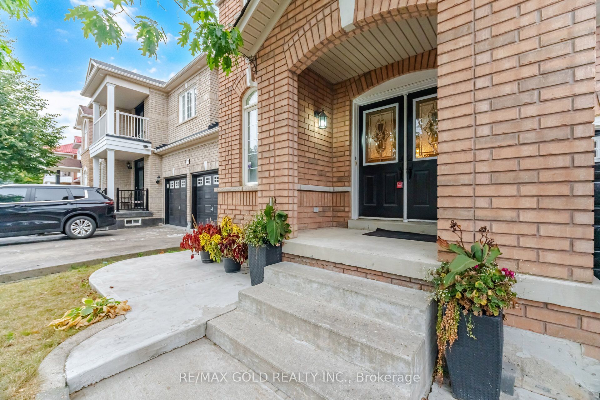 10 Sir Jacobs Crescent Property Photo 2