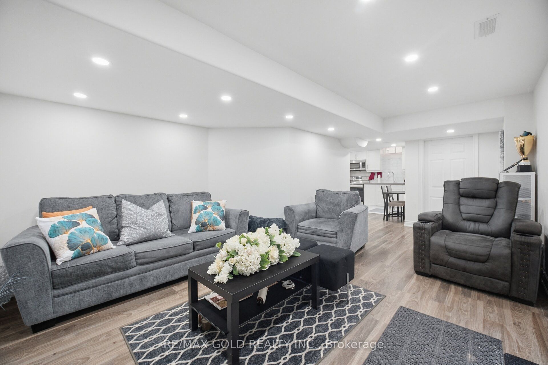 10 Sir Jacobs Crescent Property Photo 37