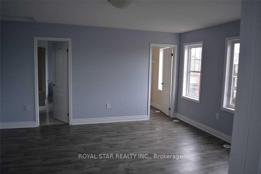 54 Baycliffe Crescent Property Photo 3