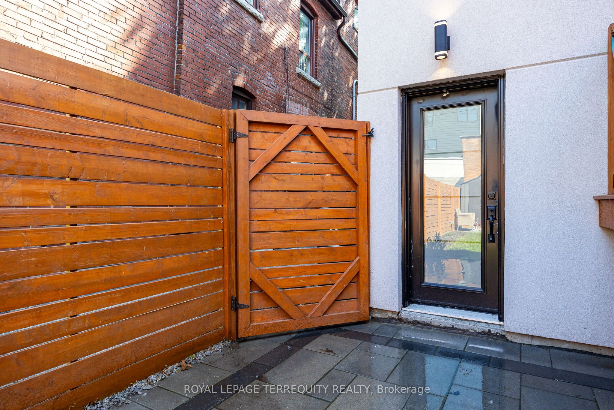 668 Indian Road Bsmt Property Photo 2