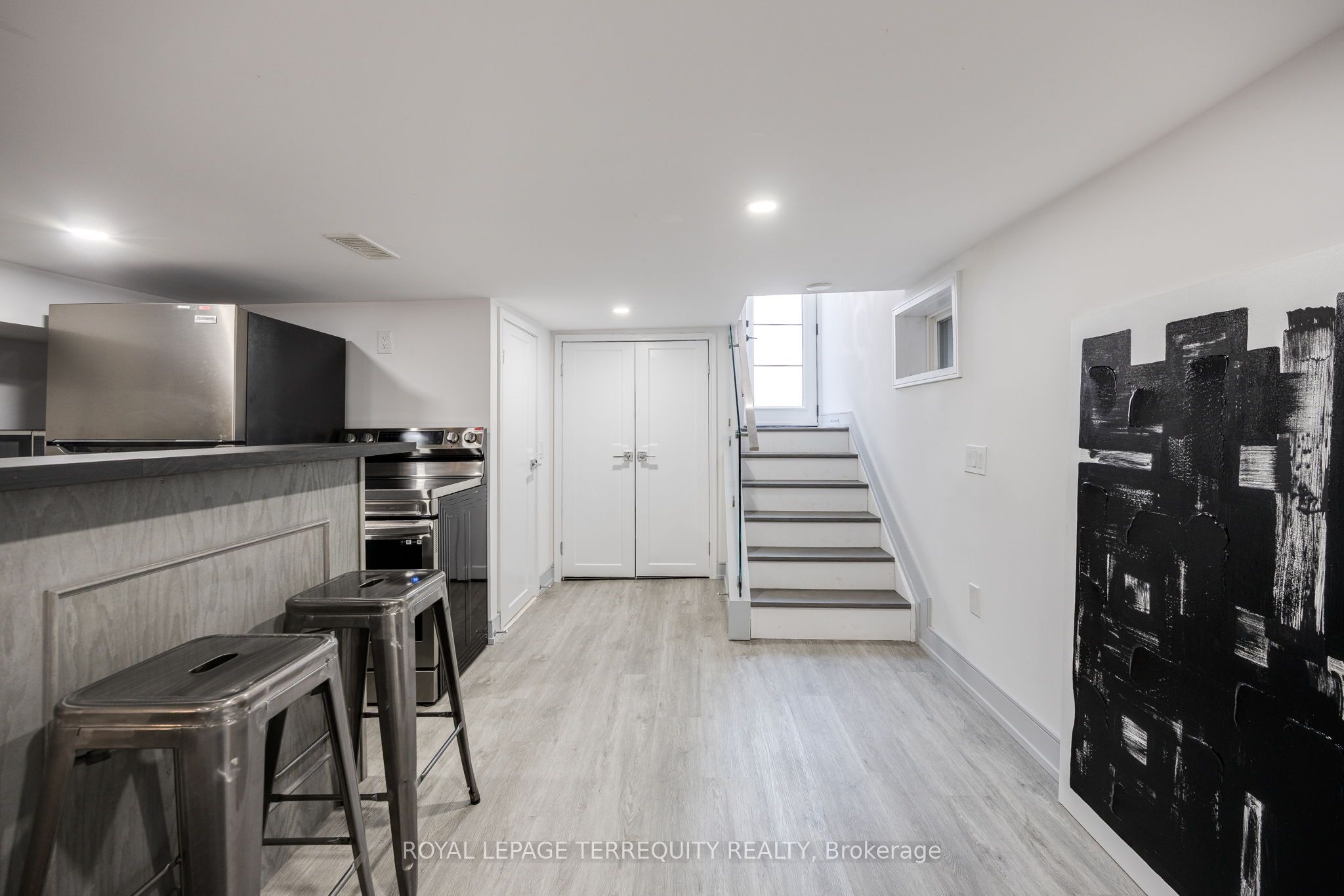668 Indian Road Bsmt Property Photo 6