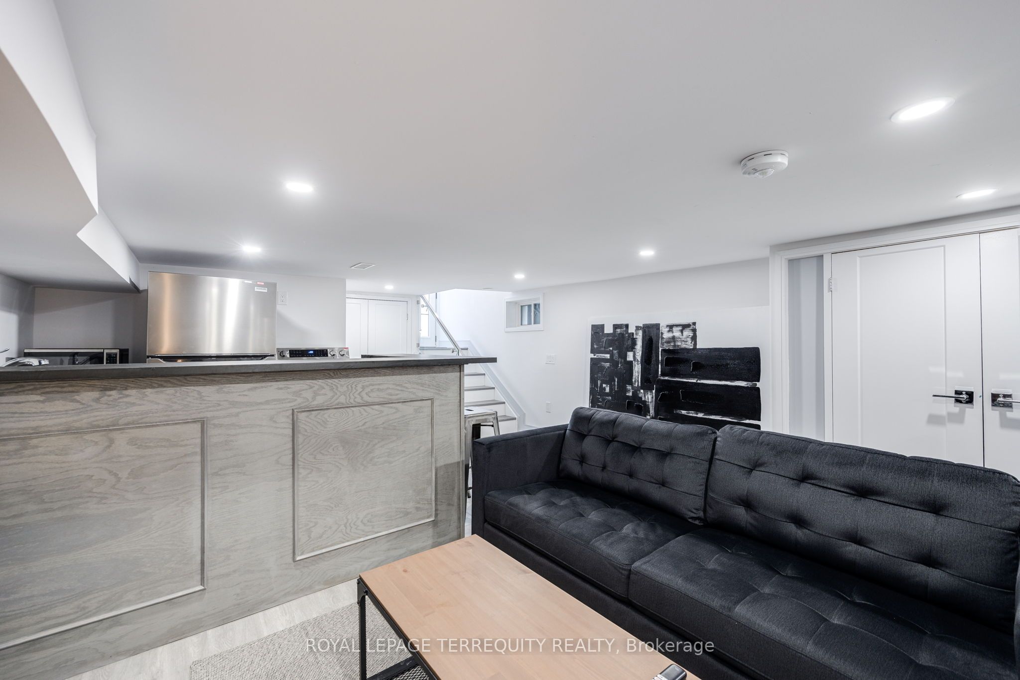 668 Indian Road Bsmt Property Photo 12