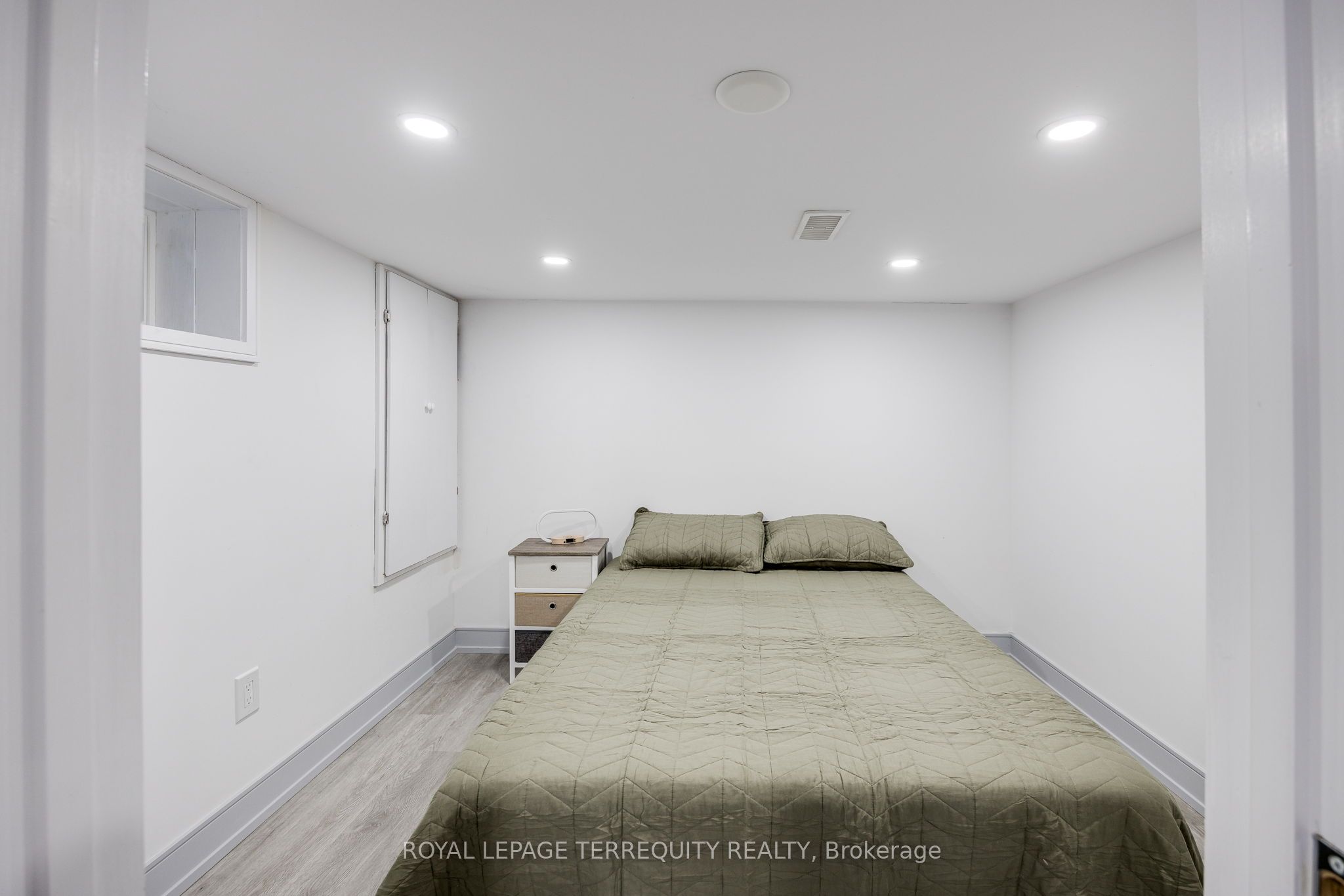 668 Indian Road Bsmt Property Photo 14