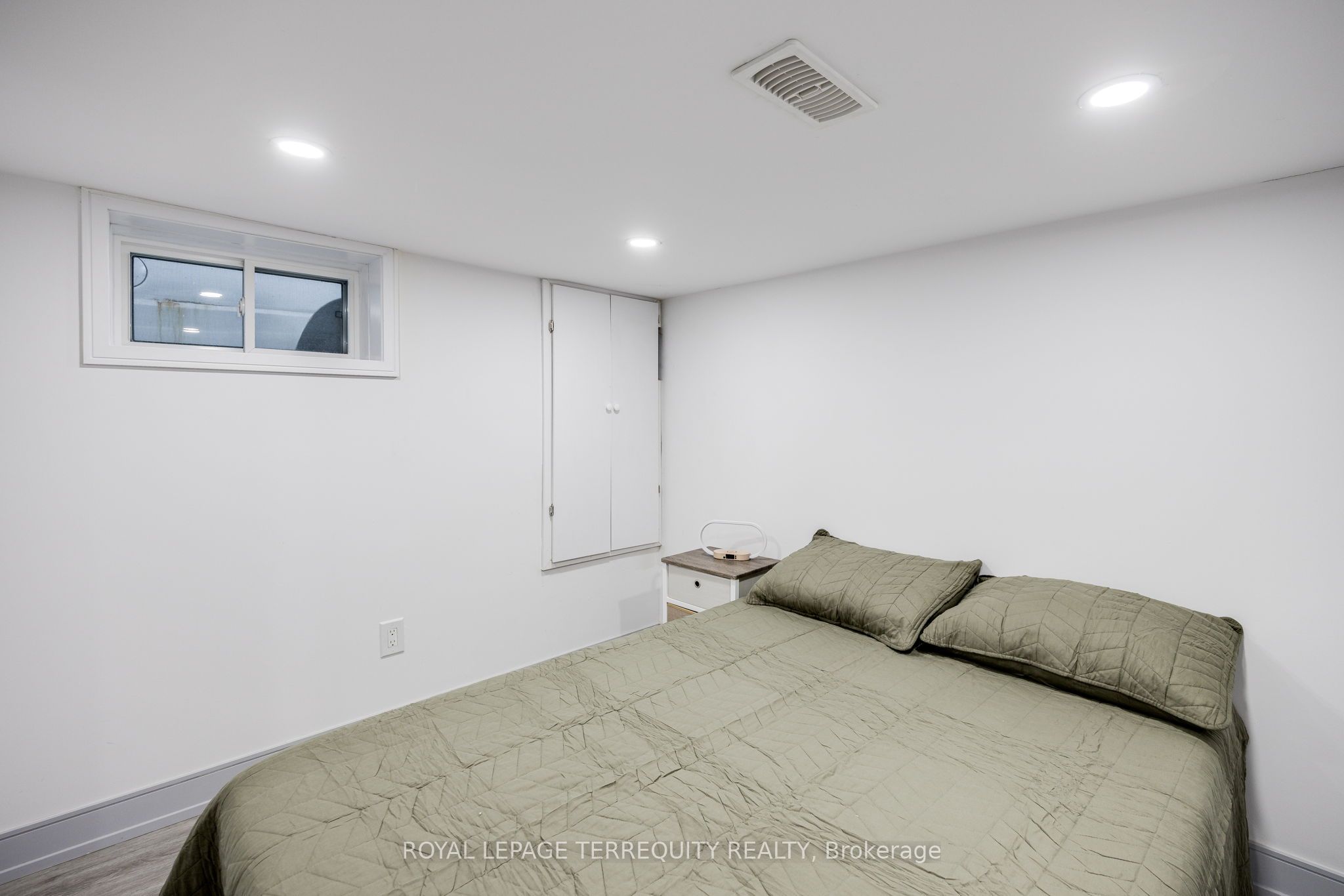 668 Indian Road Bsmt Property Photo 15