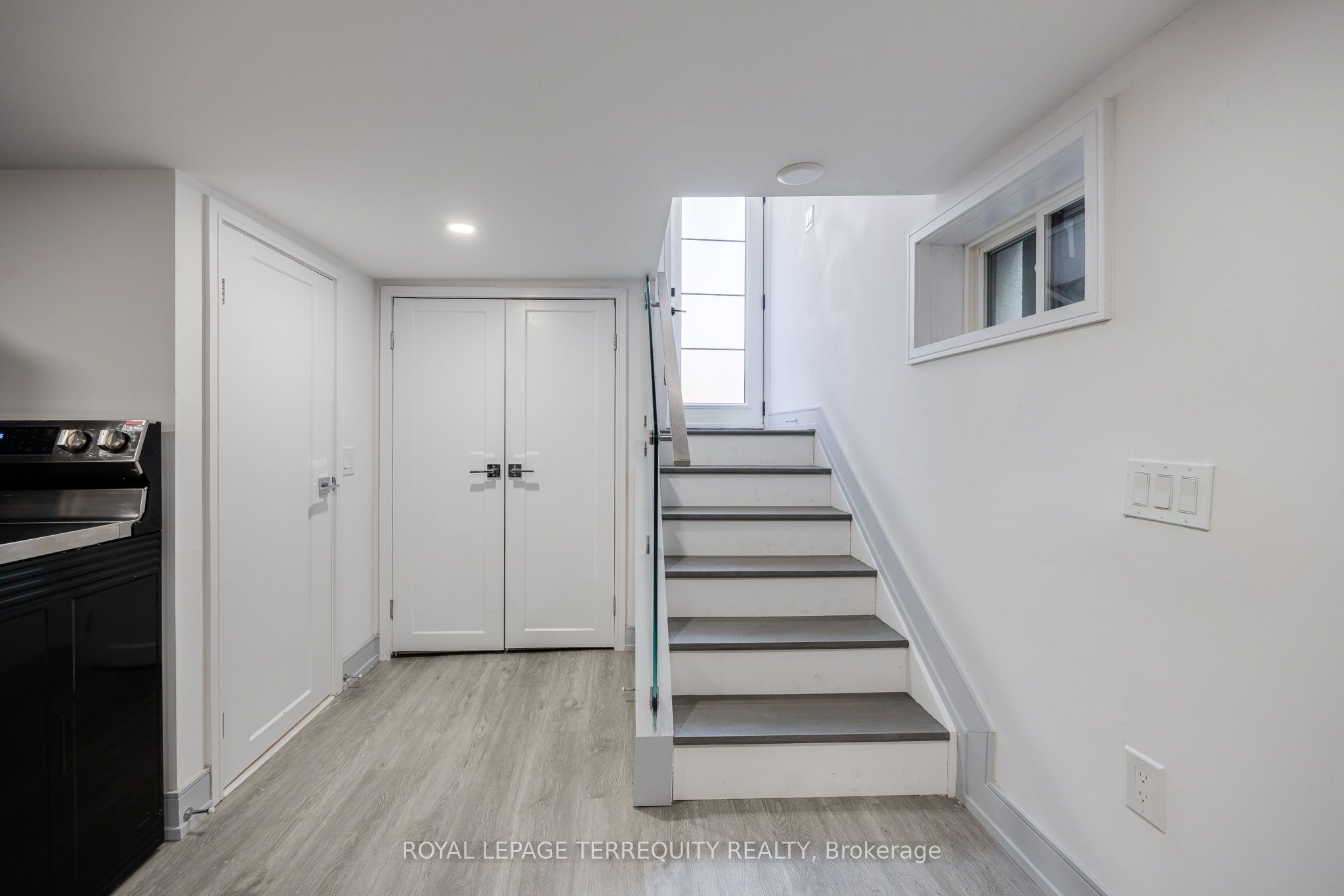 668 Indian Road Bsmt Property Photo 17