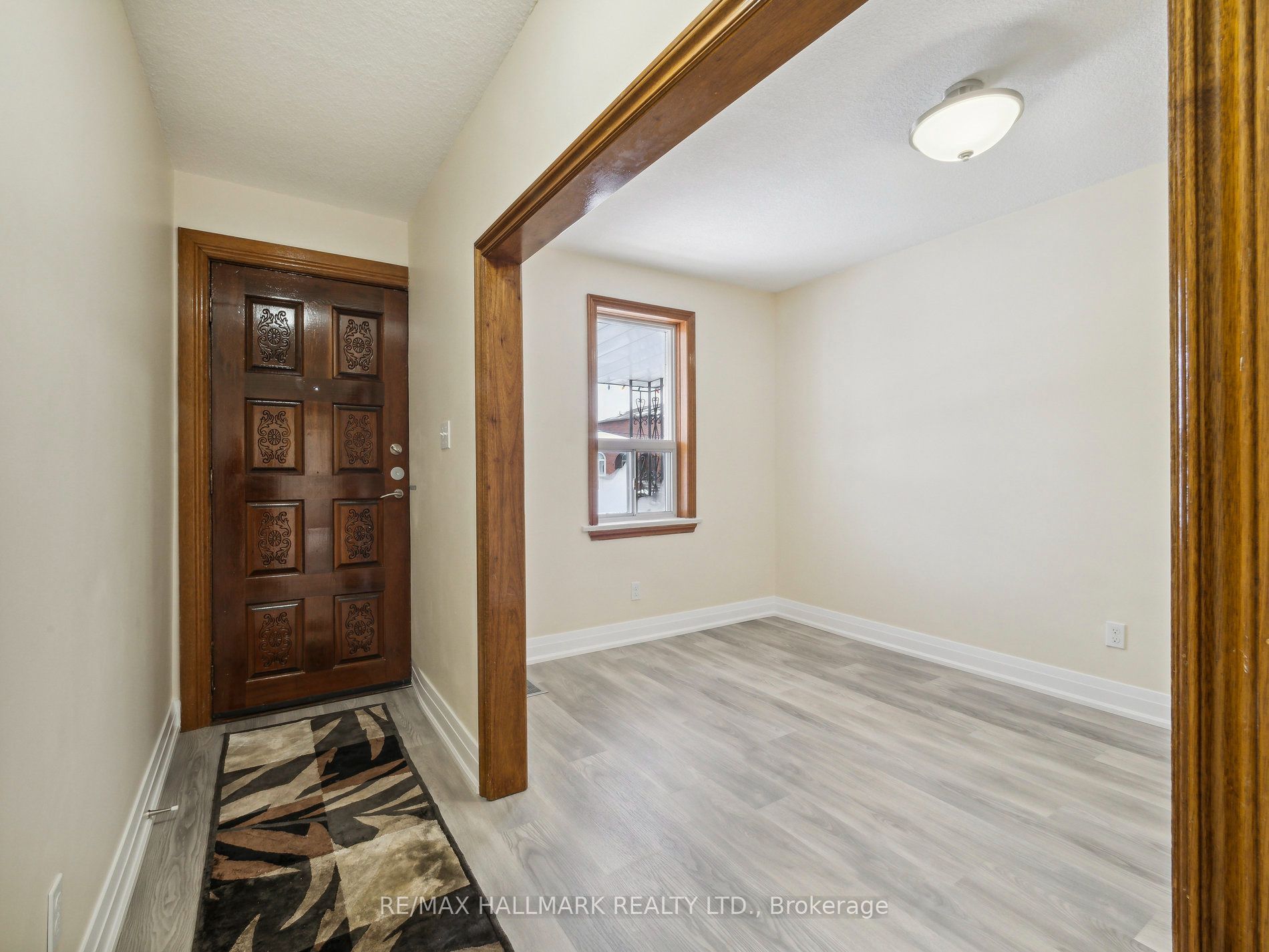 1132 Glengrove Avenue Property Photo 2