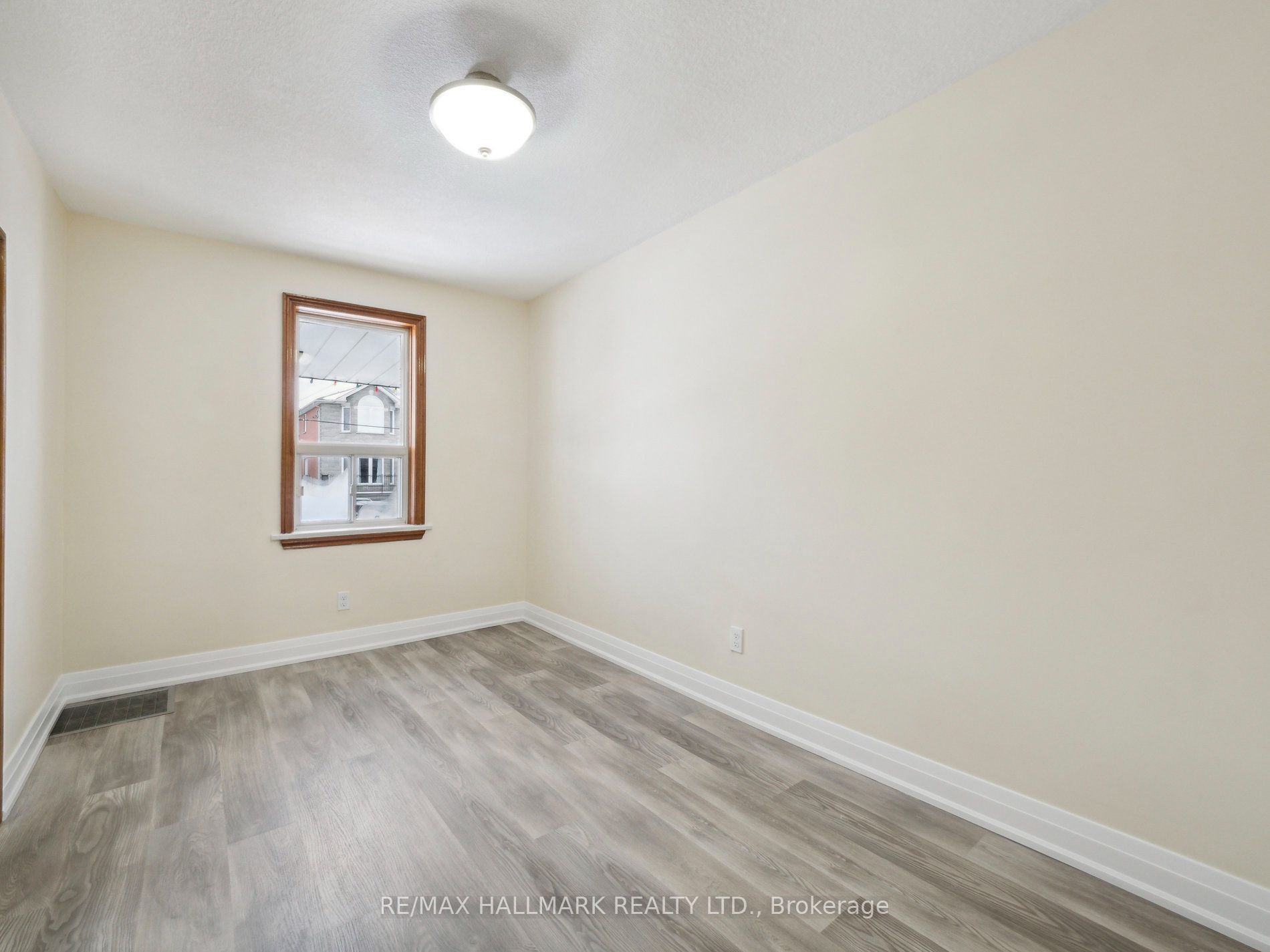 1132 Glengrove Avenue Property Photo 4
