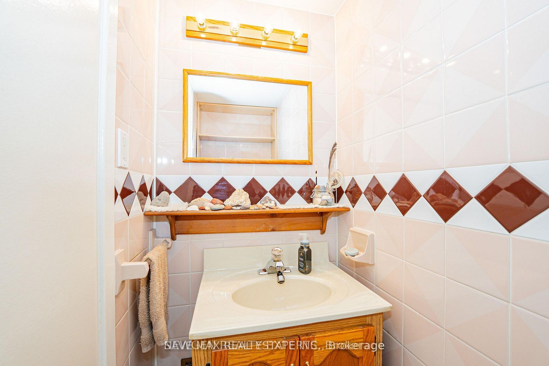 46 Dearbourne Boulevard 56 Property Photo 29