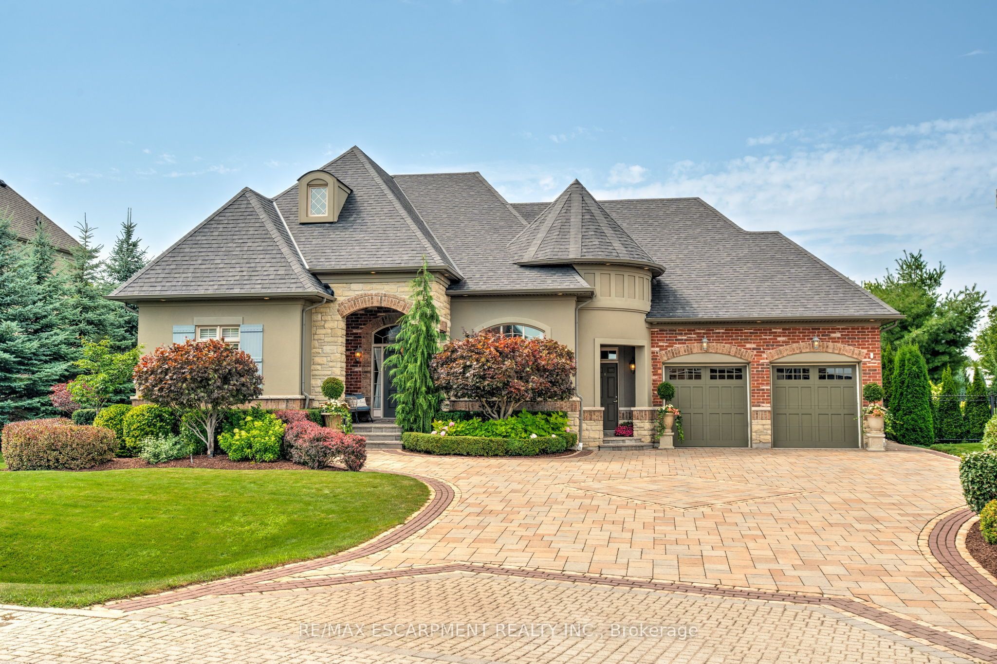 4 Holdroyd Court Property Photo 1