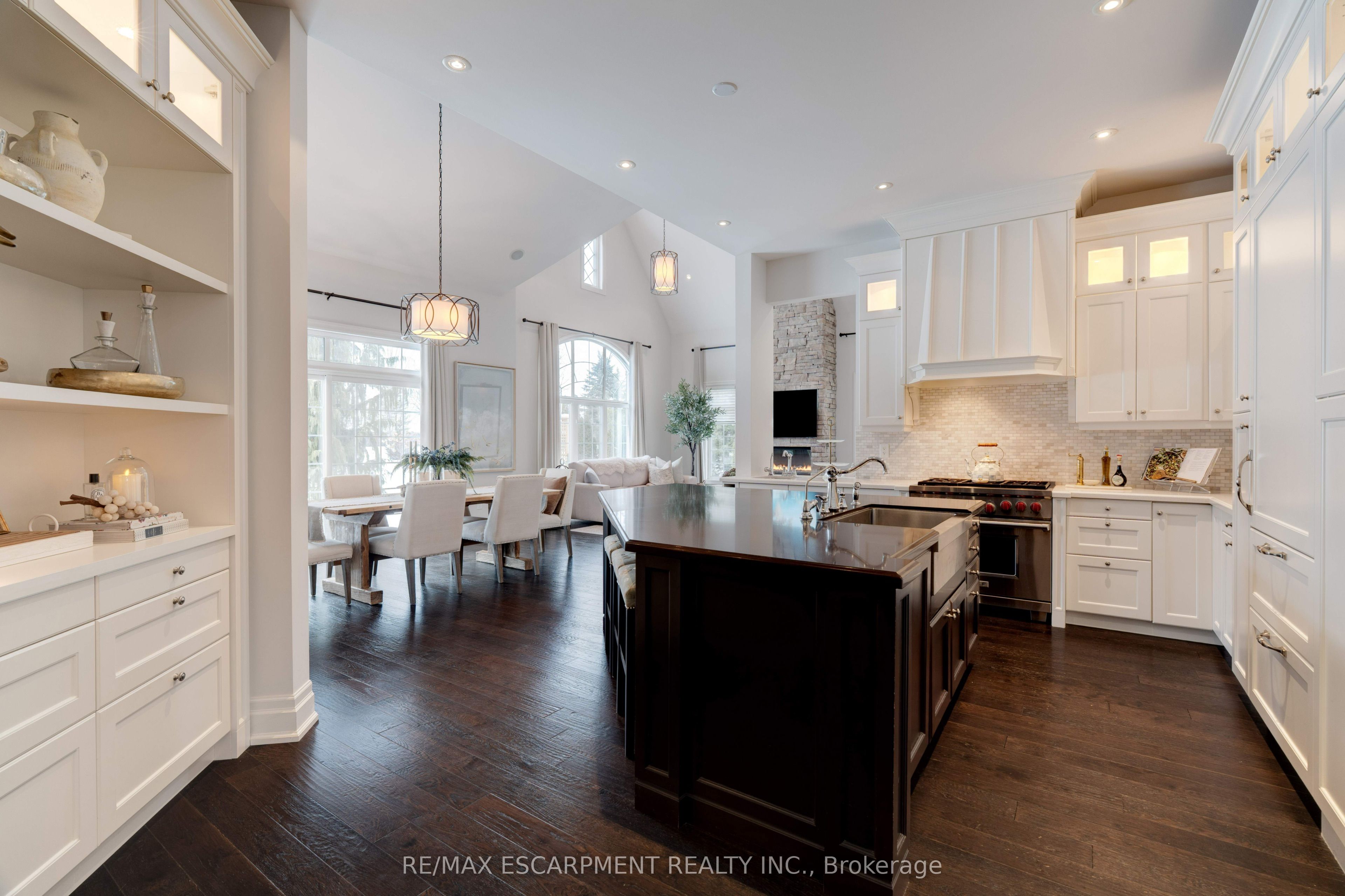 4 Holdroyd Court Property Photo 8