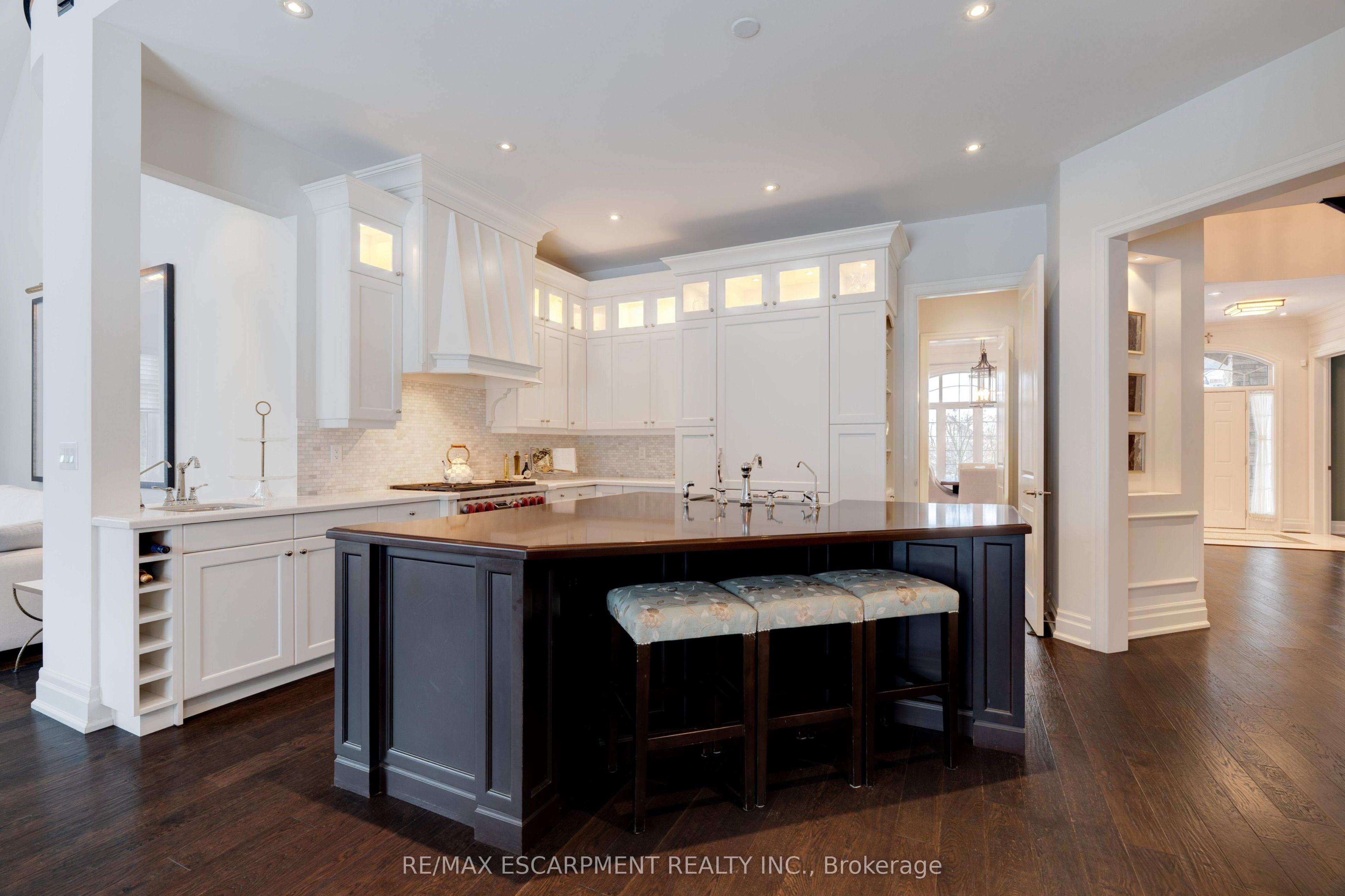 4 Holdroyd Court Property Photo 9