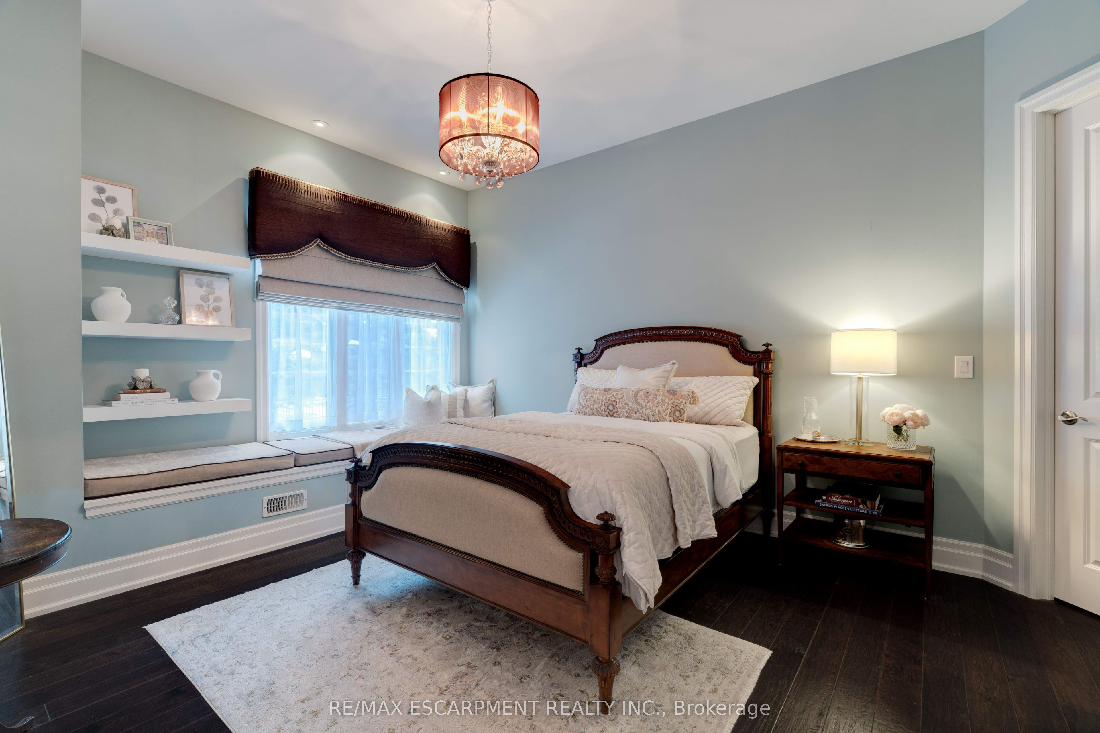 4 Holdroyd Court Property Photo 24