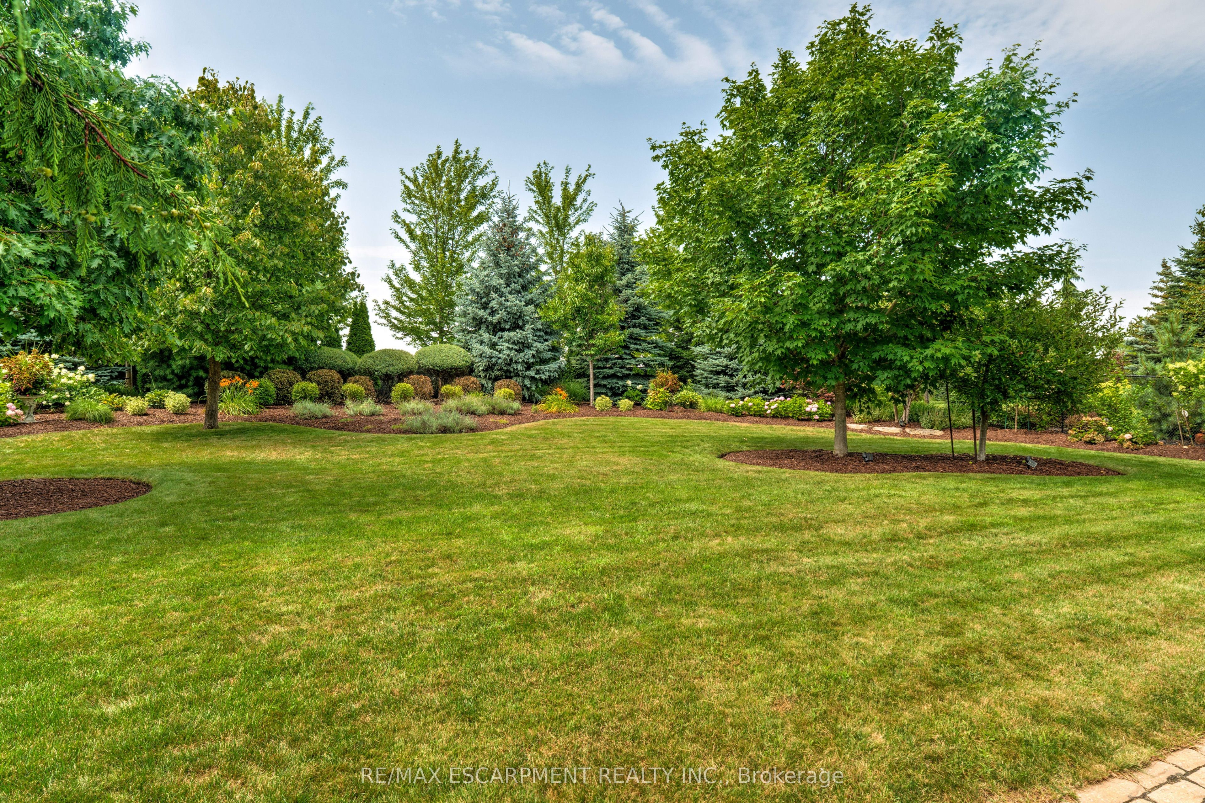 4 Holdroyd Court Property Photo 36