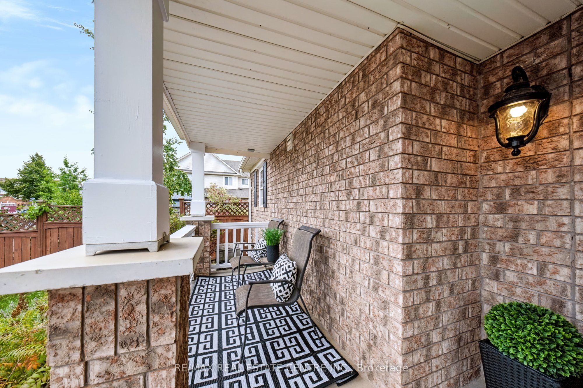 1630 Cartwright Crescent Property Photo 4
