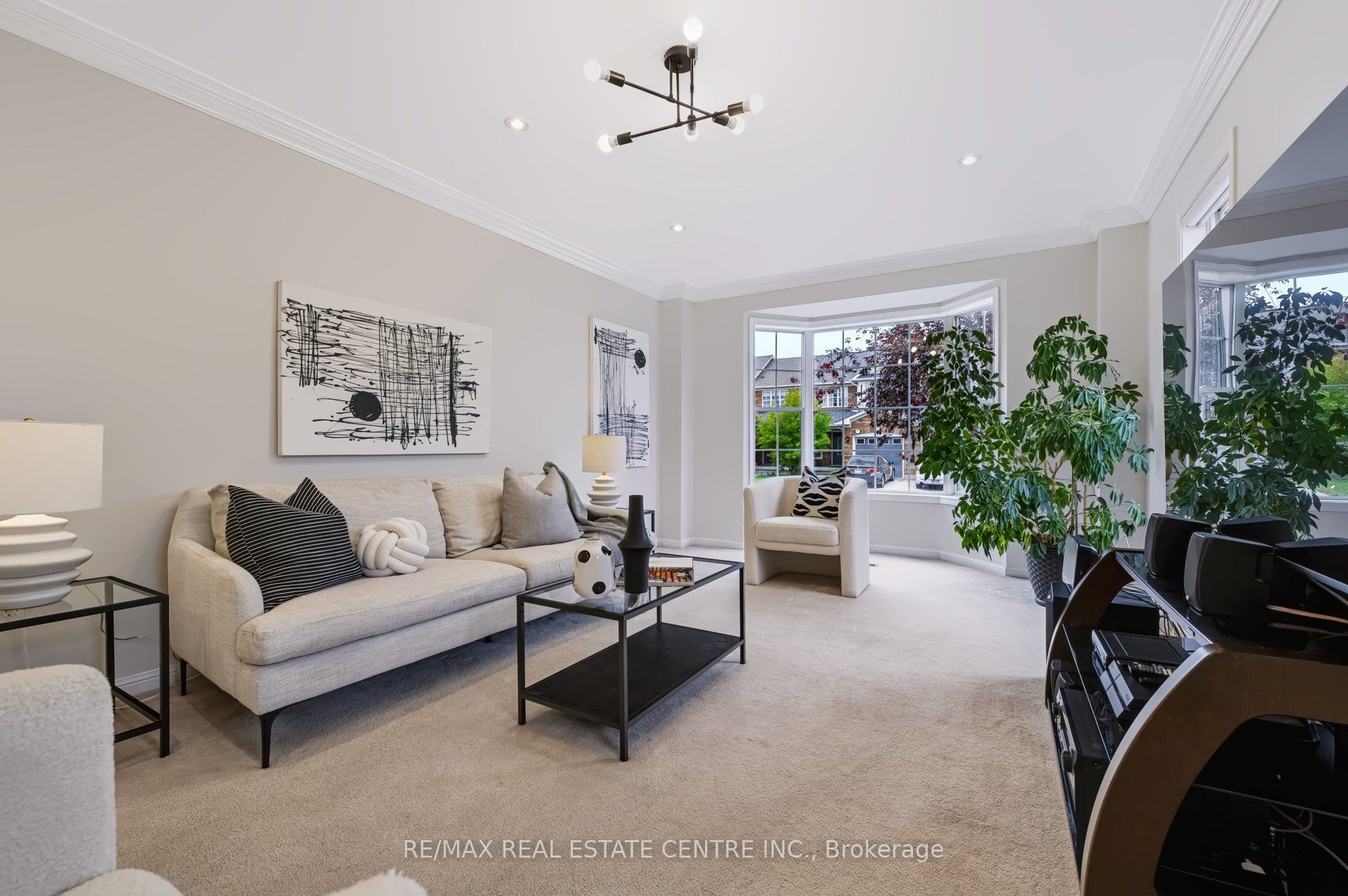 1630 Cartwright Crescent Property Photo 7
