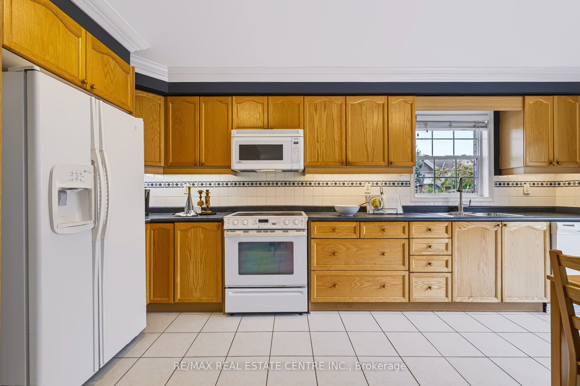 1630 Cartwright Crescent Property Photo 11