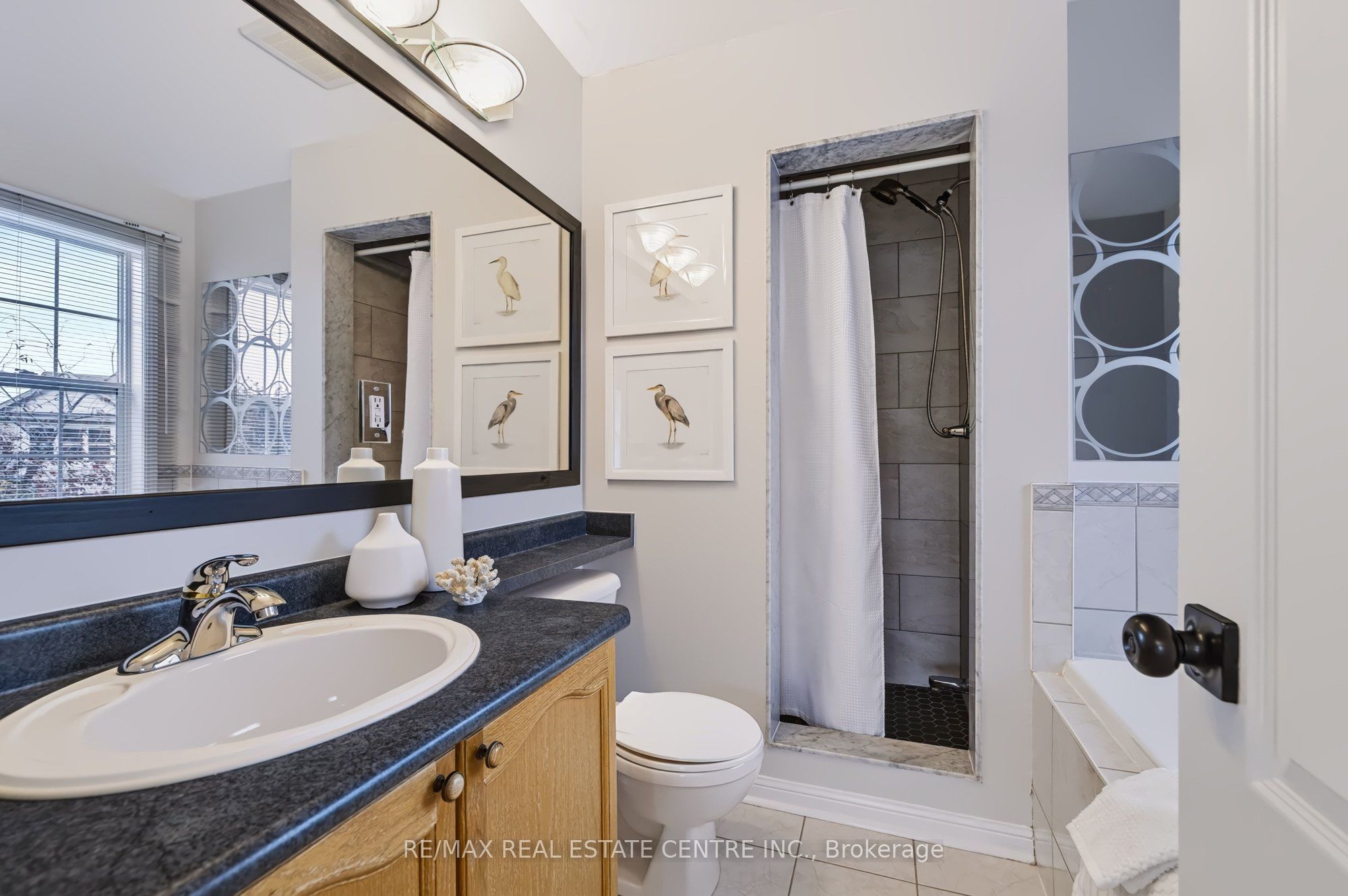 1630 Cartwright Crescent Property Photo 20