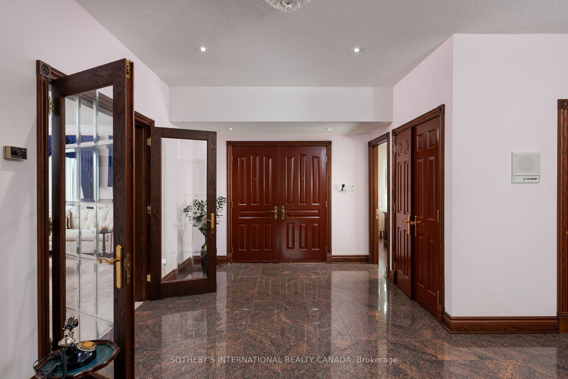 47 Great Oak Drive Property Photo 2
