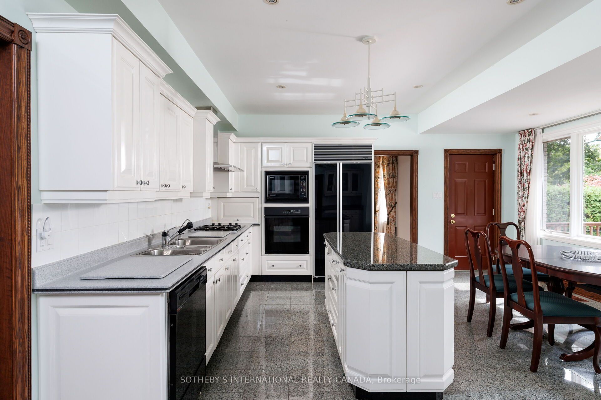 47 Great Oak Drive Property Photo 6