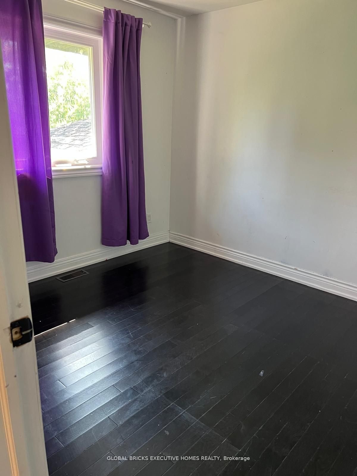 384 Ashbury Road Property Photo 3