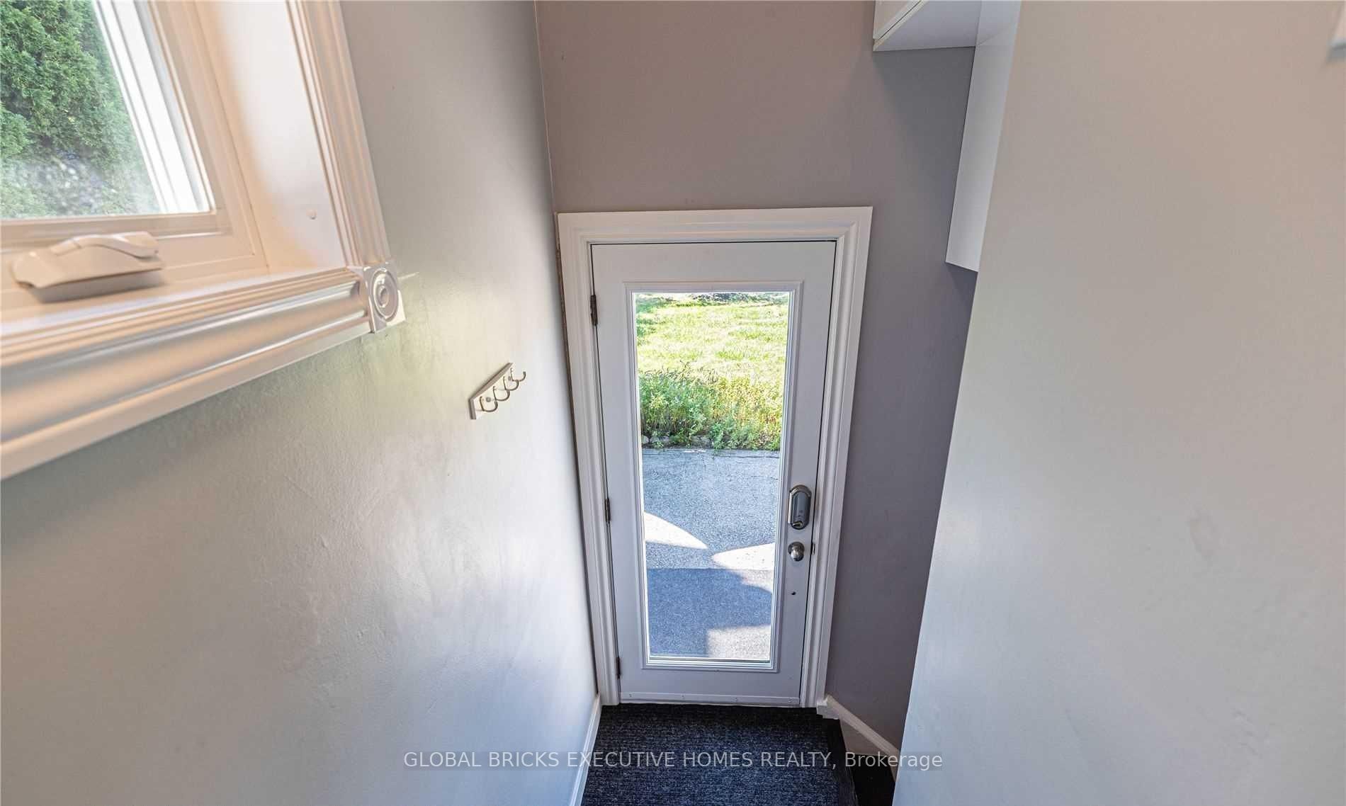 384 Ashbury Road Property Photo 5