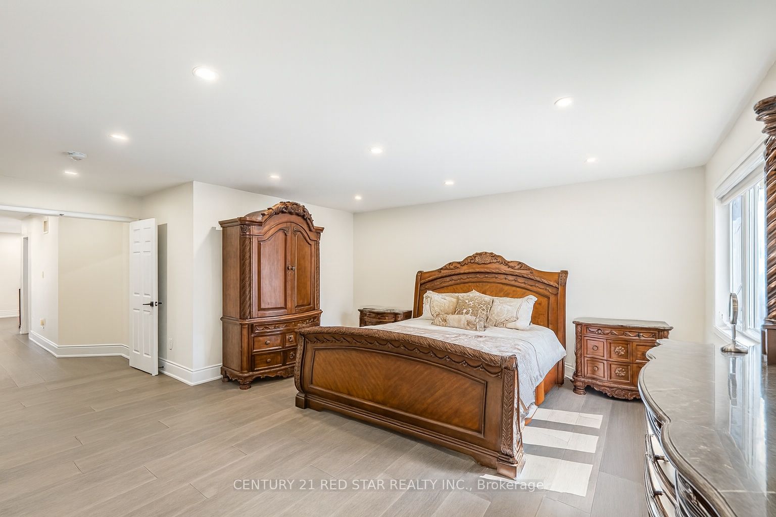 396 Derrydale Drive Property Photo 22
