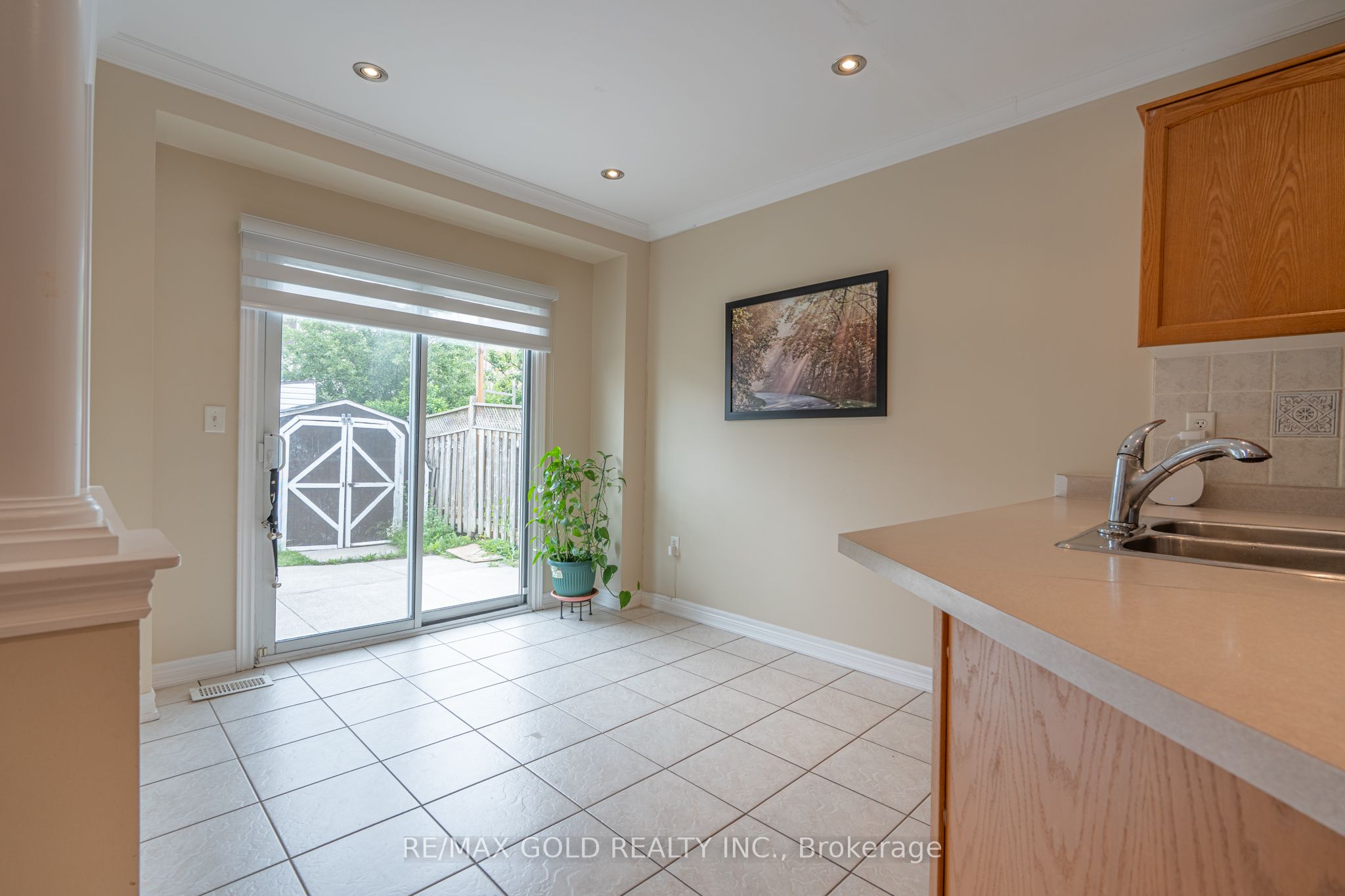 409 Fernforest Drive Property Photo 10