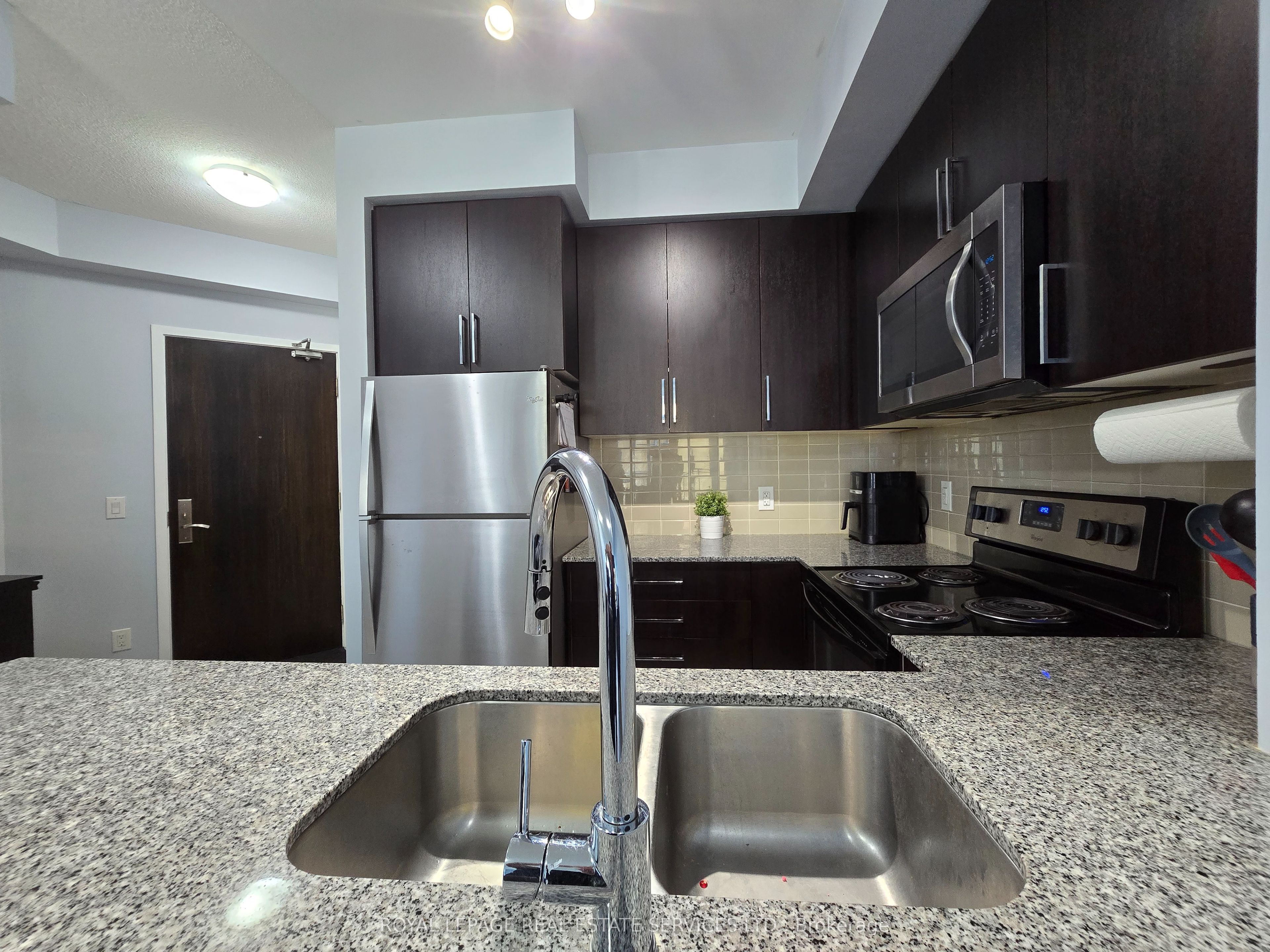 840 Queens Plate Drive 601 Property Photo 10