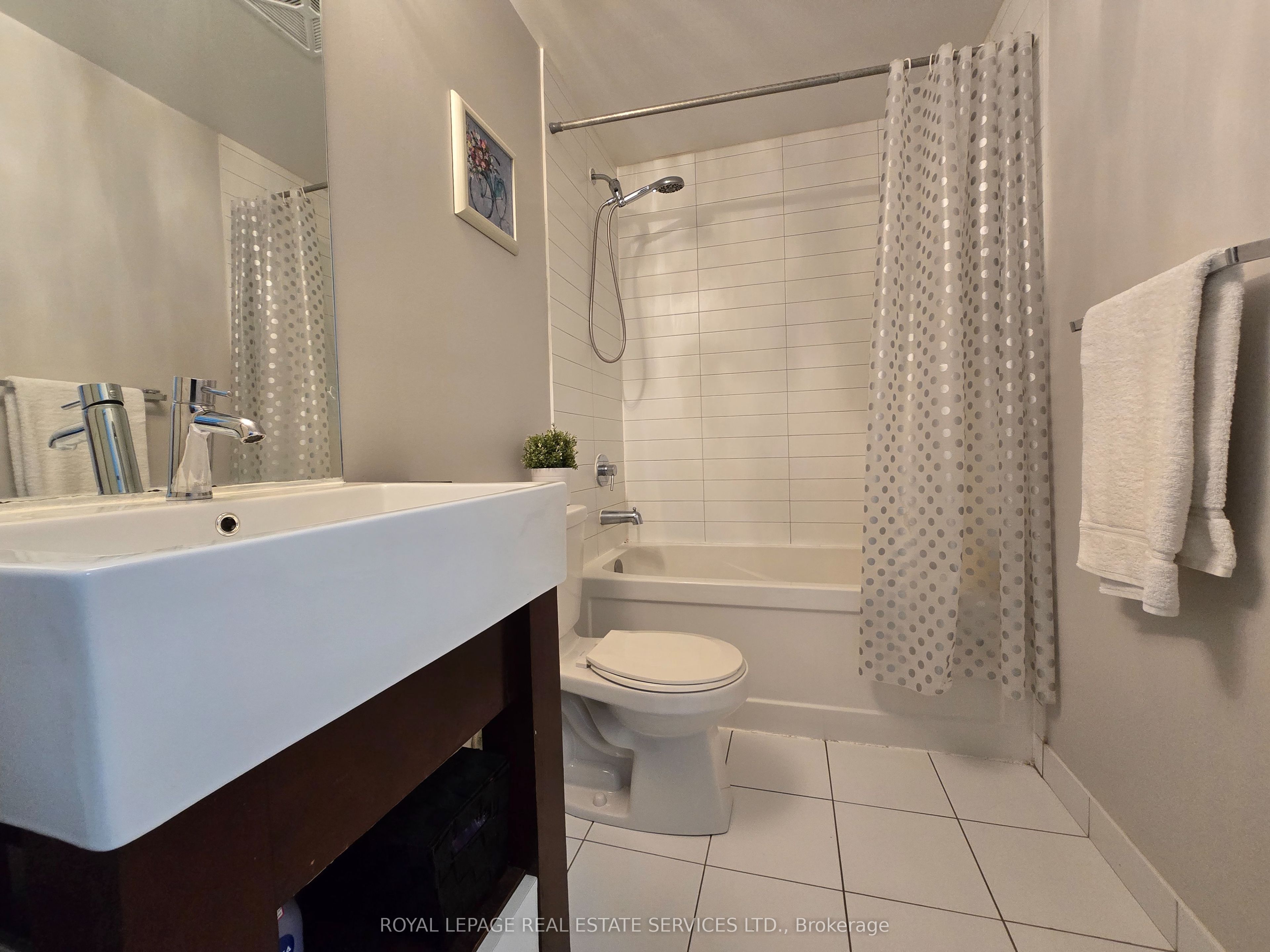840 Queens Plate Drive 601 Property Photo 16