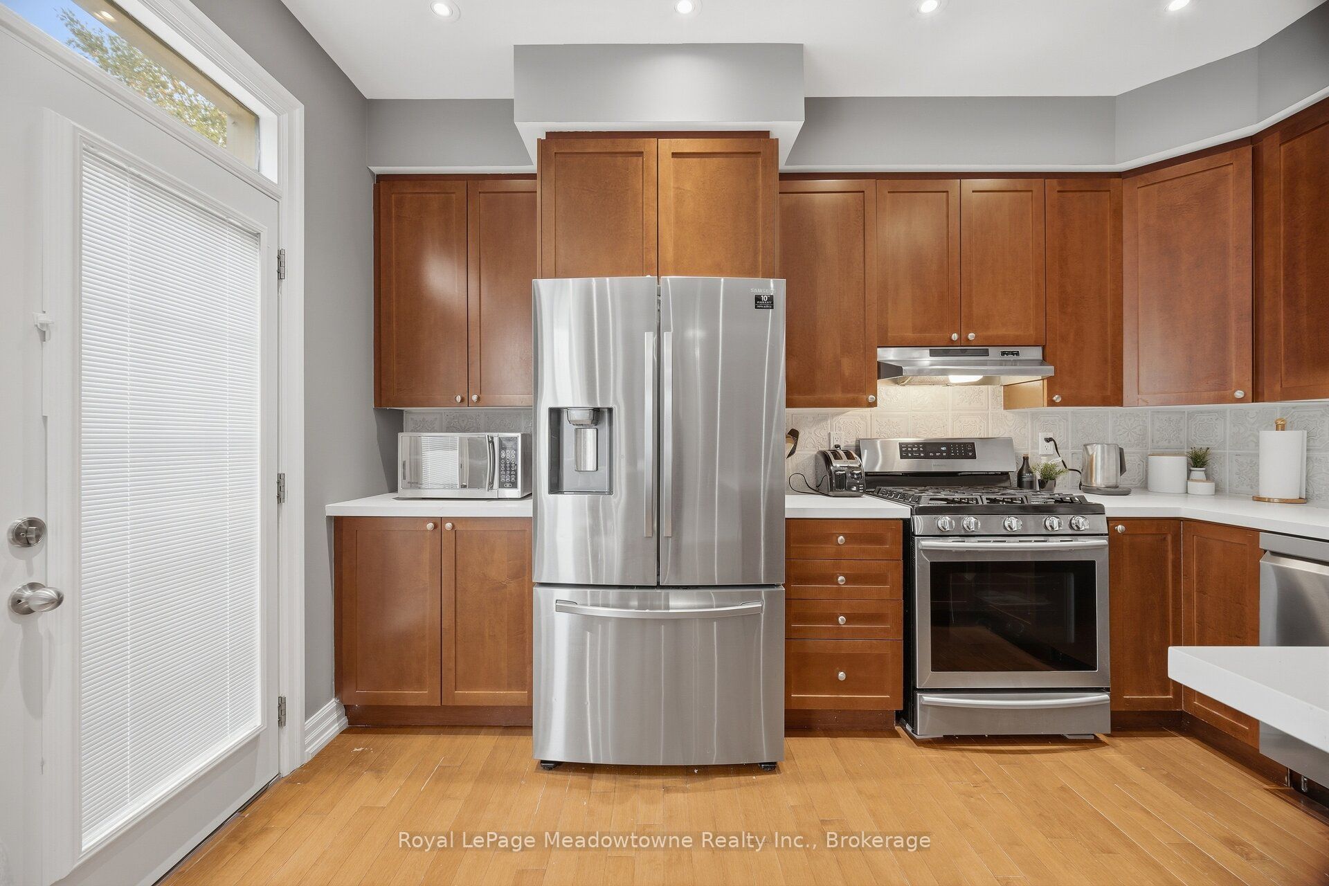 954 Lancaster Boulevard Property Photo 11