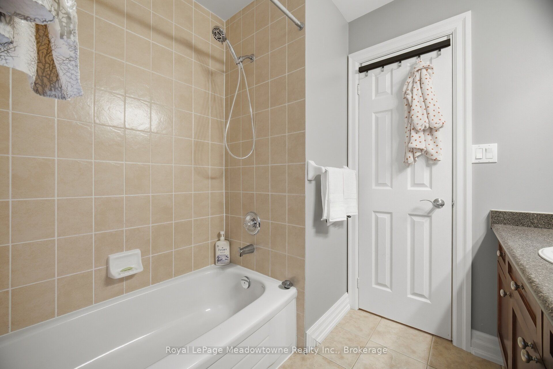 954 Lancaster Boulevard Property Photo 38