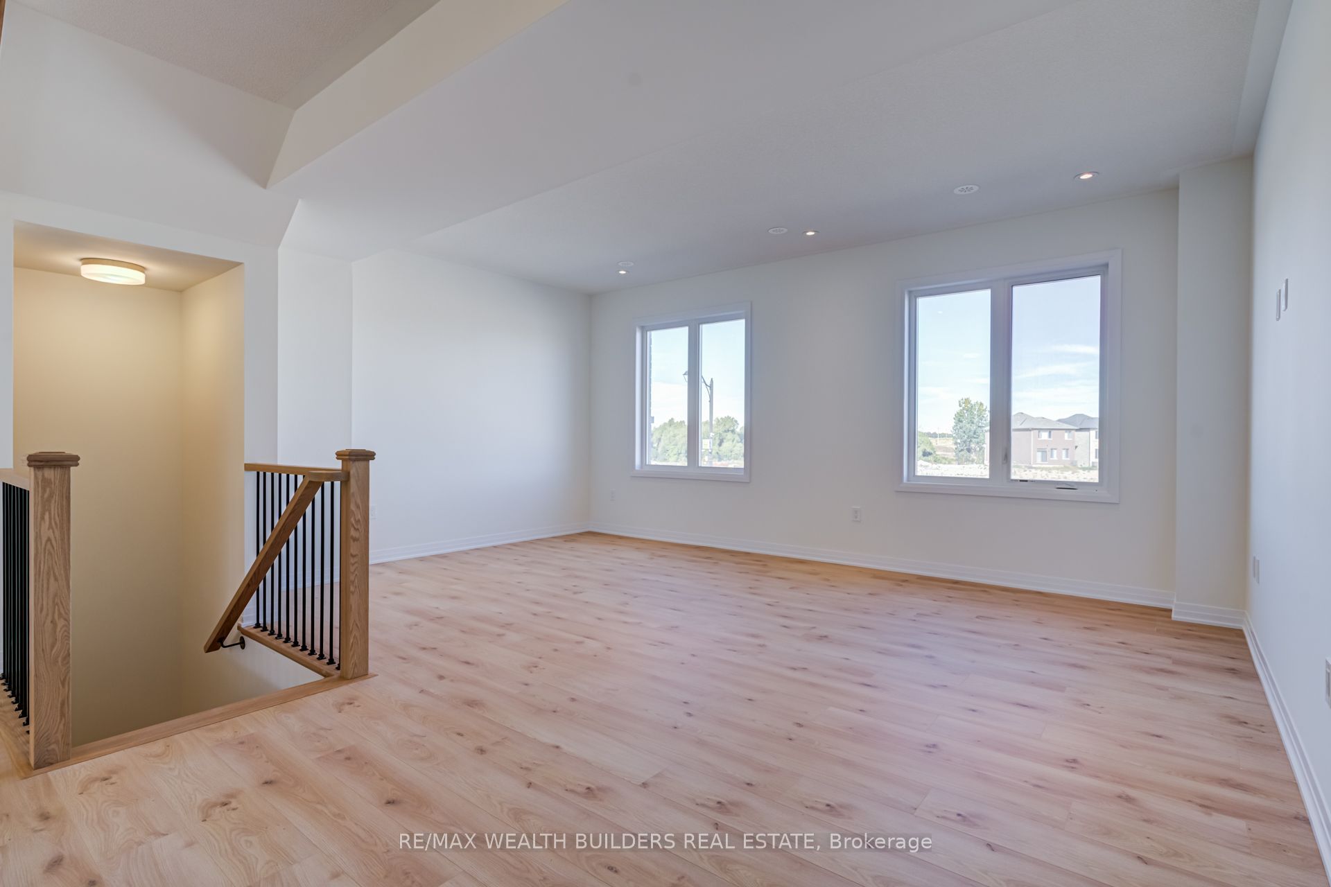 6 Thornbird Crescent Property Photo 4