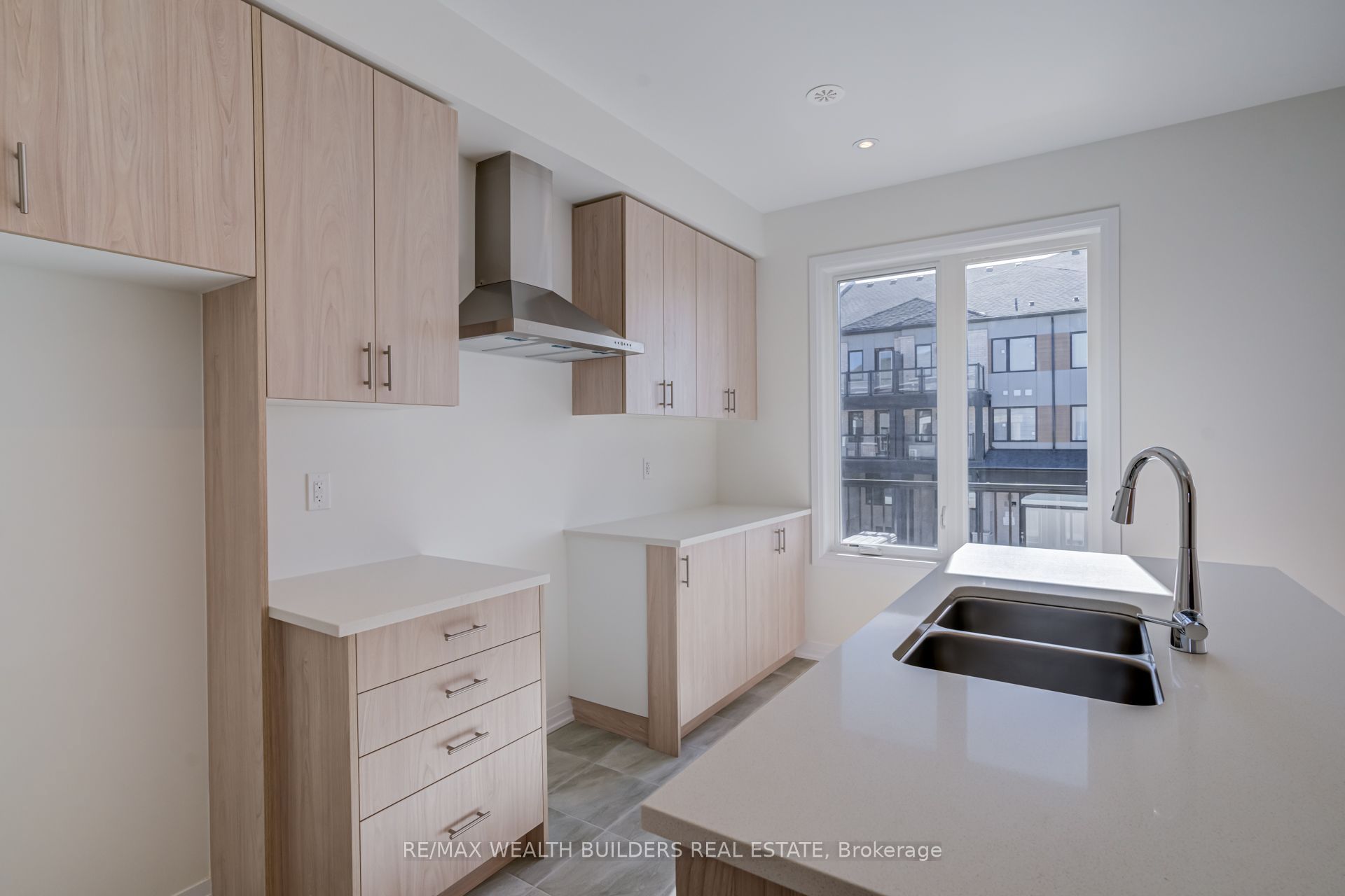 6 Thornbird Crescent Property Photo 9