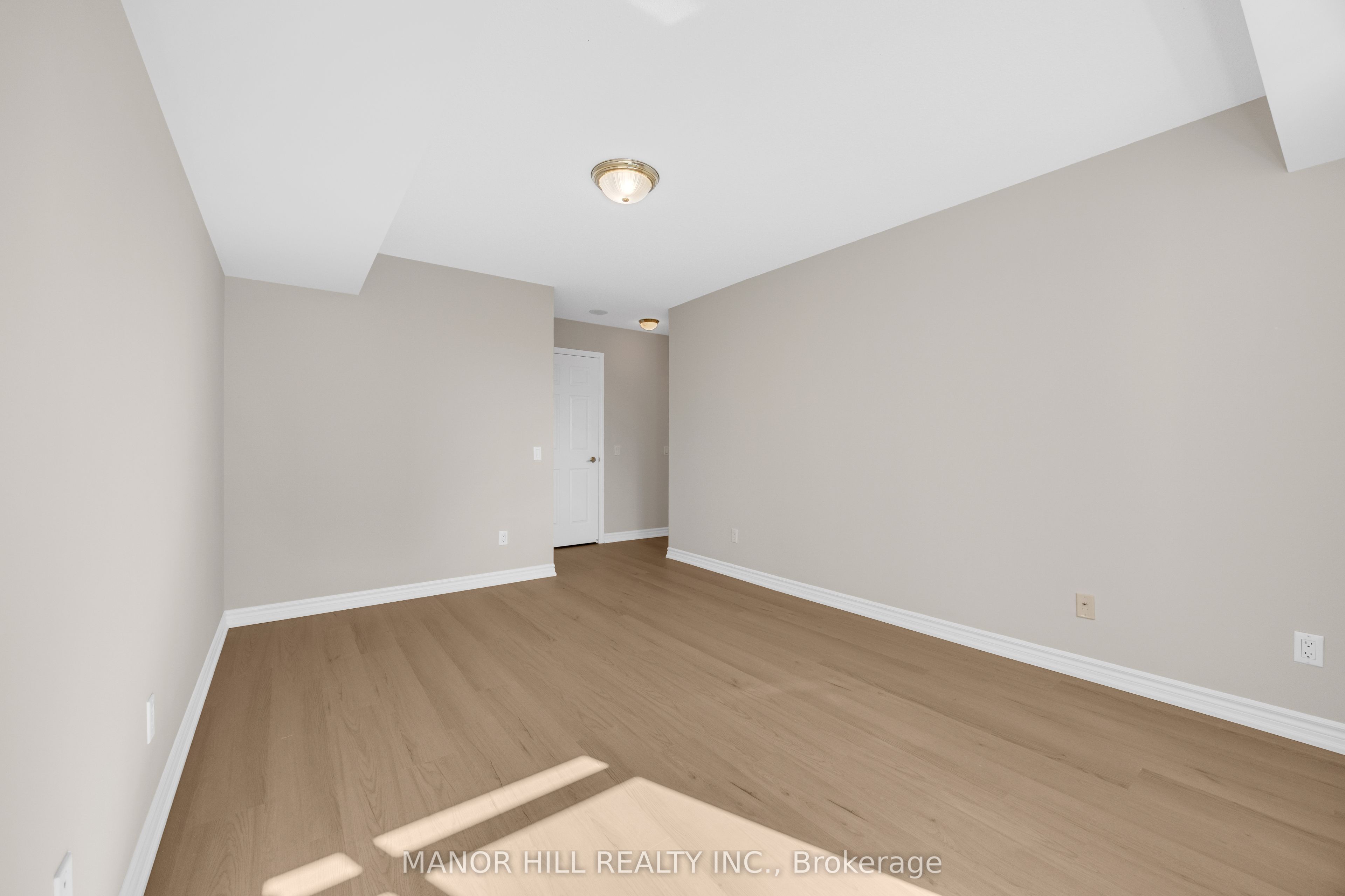 35 Kingsbridge Garden Circle 402 Property Photo 21