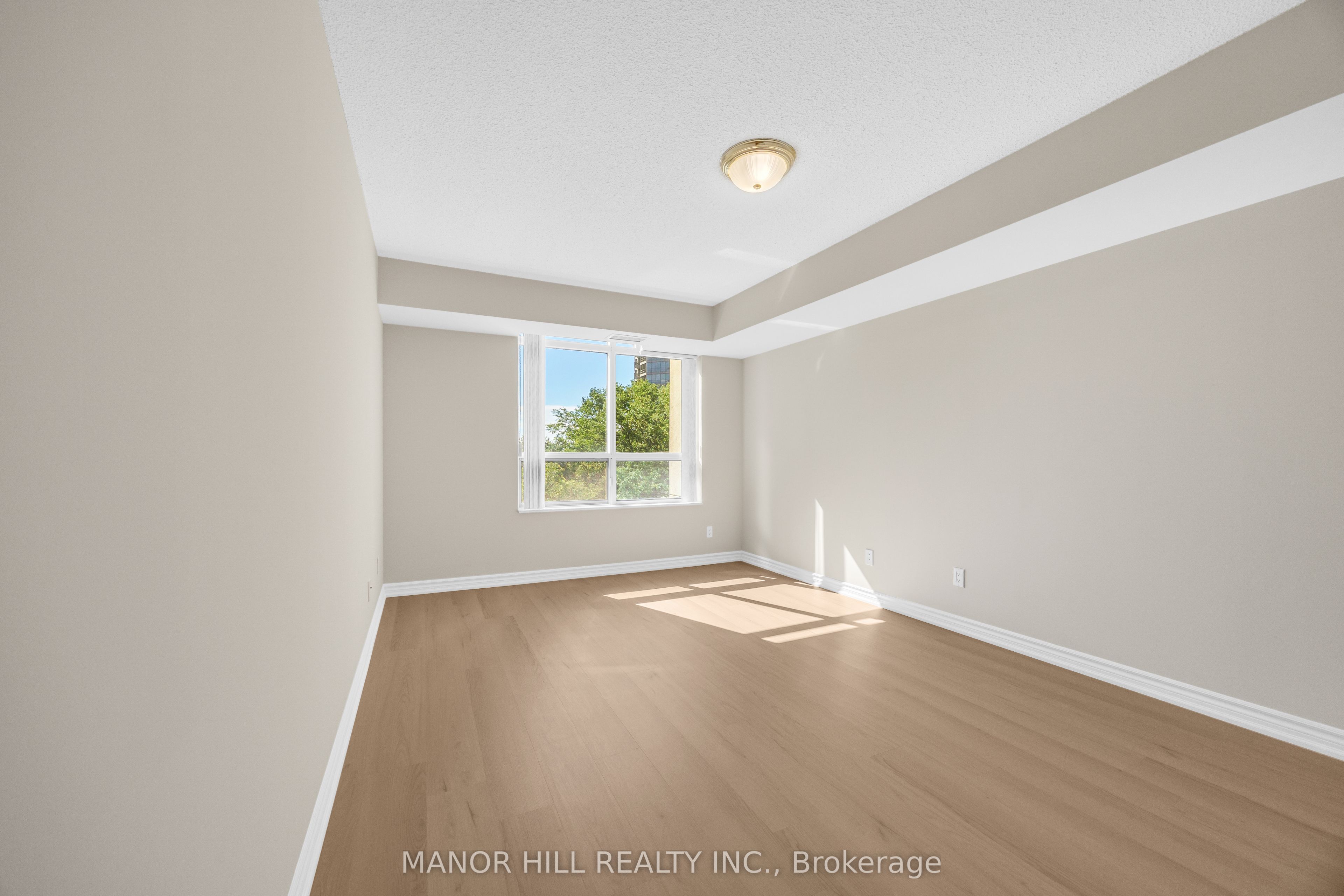35 Kingsbridge Garden Circle 402 Property Photo 23