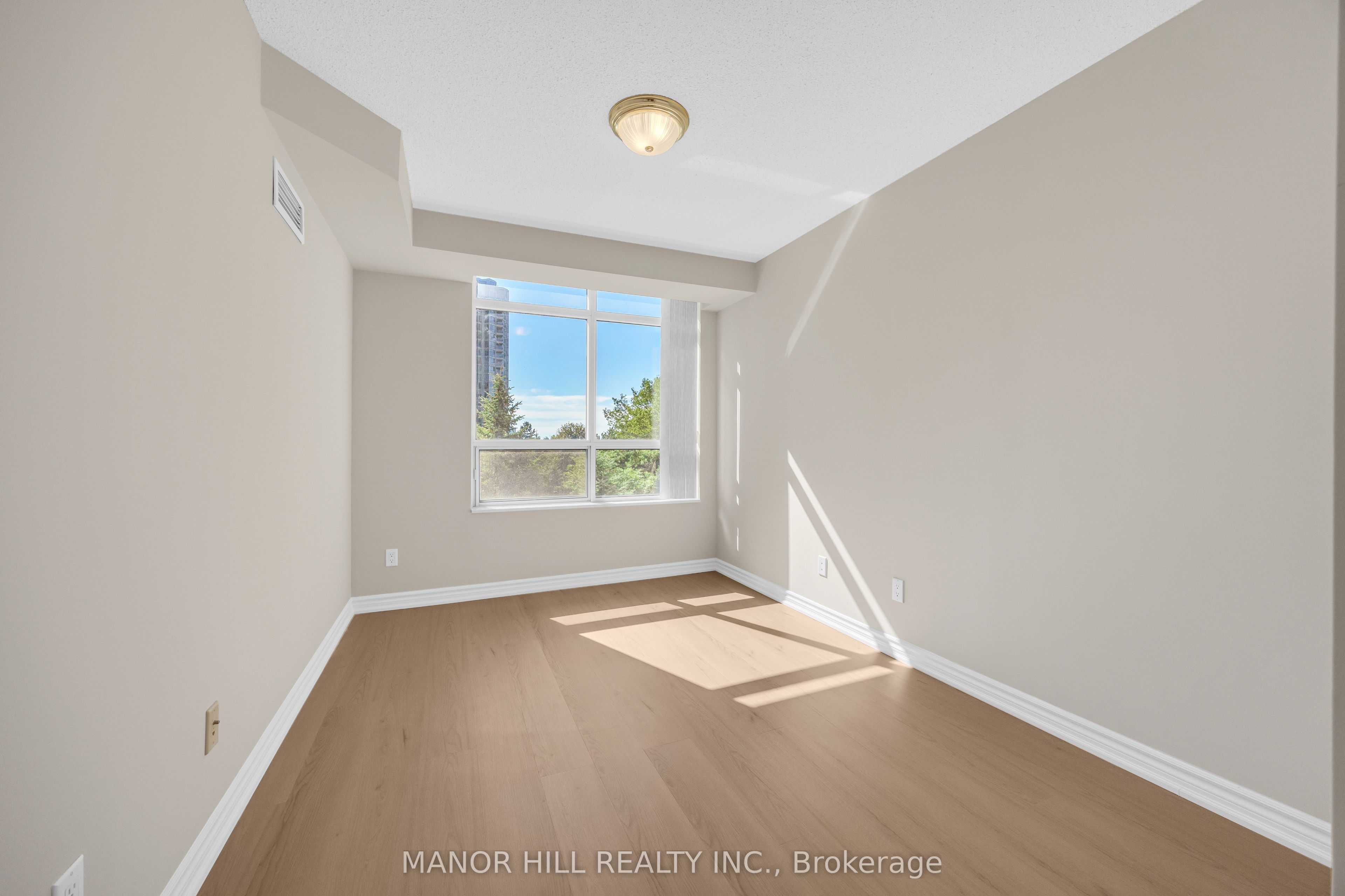 35 Kingsbridge Garden Circle 402 Property Photo 26